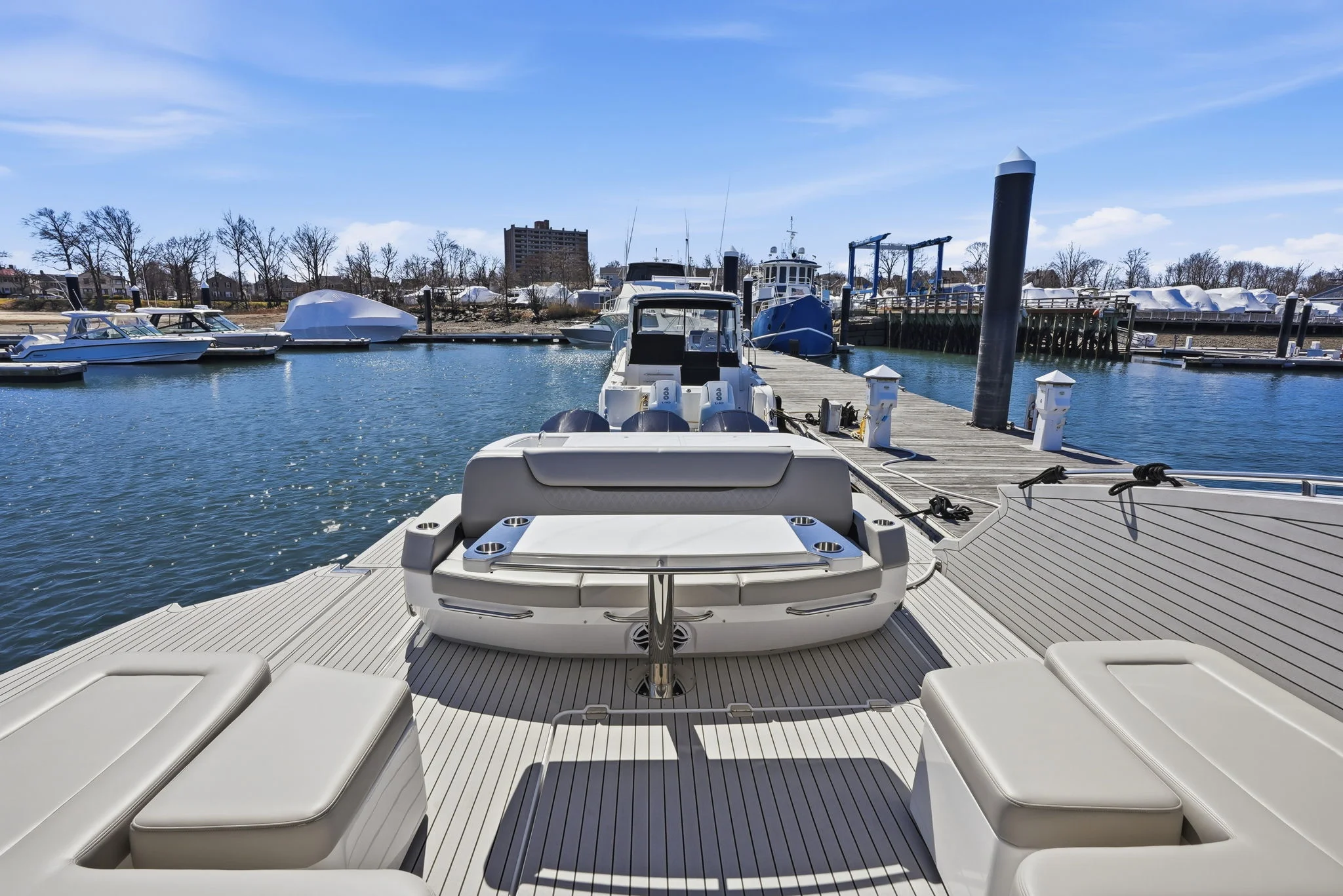 2026 Cruisers Yachts 50 GLS Image Thumbnail #15