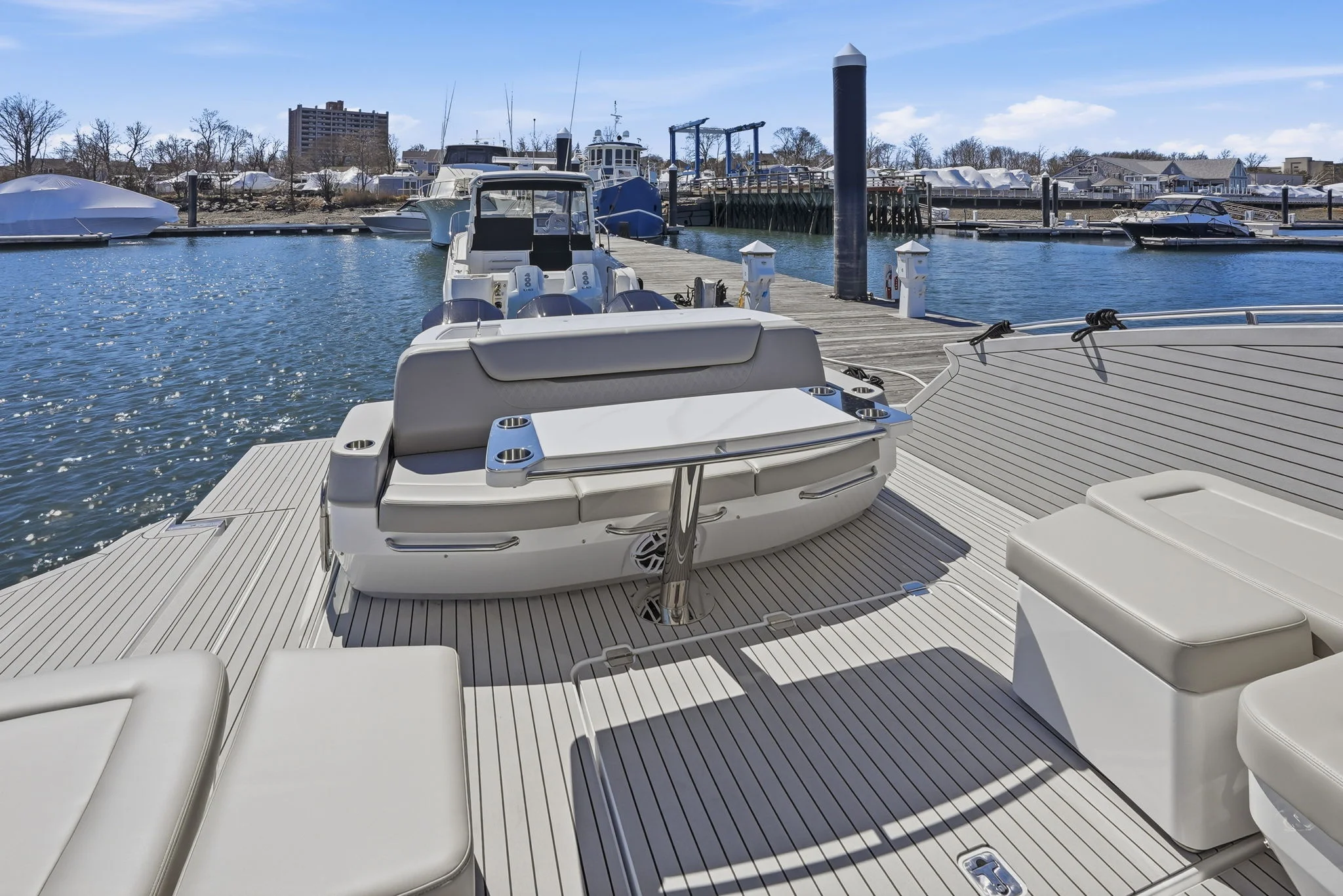 2026 Cruisers Yachts 50 GLS Image Thumbnail #13