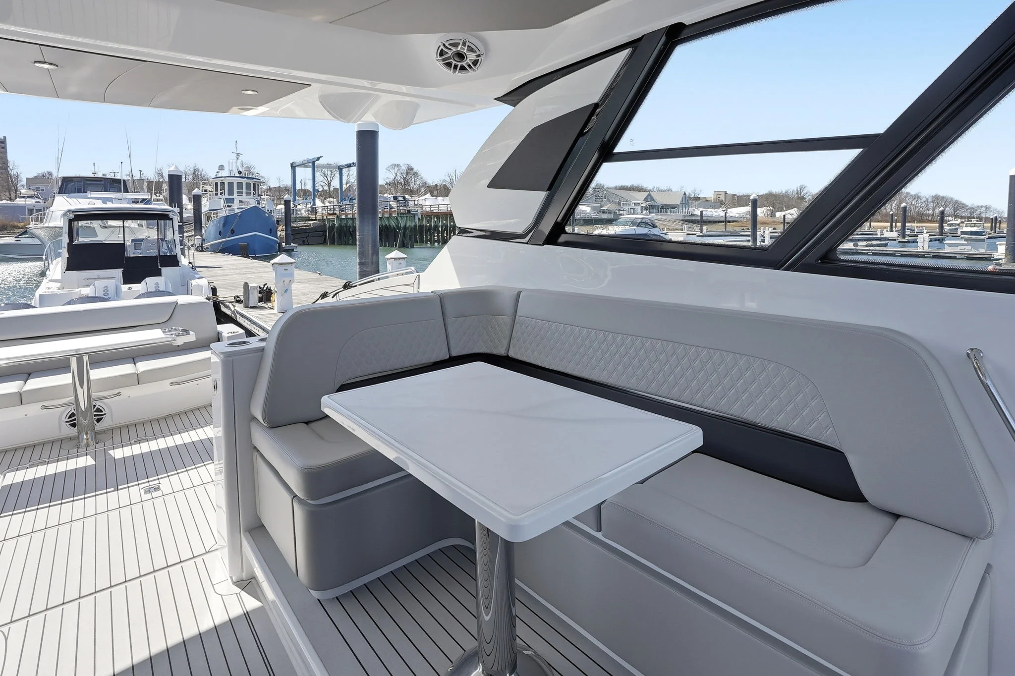 2026 Cruisers Yachts 50 GLS Image Thumbnail #21