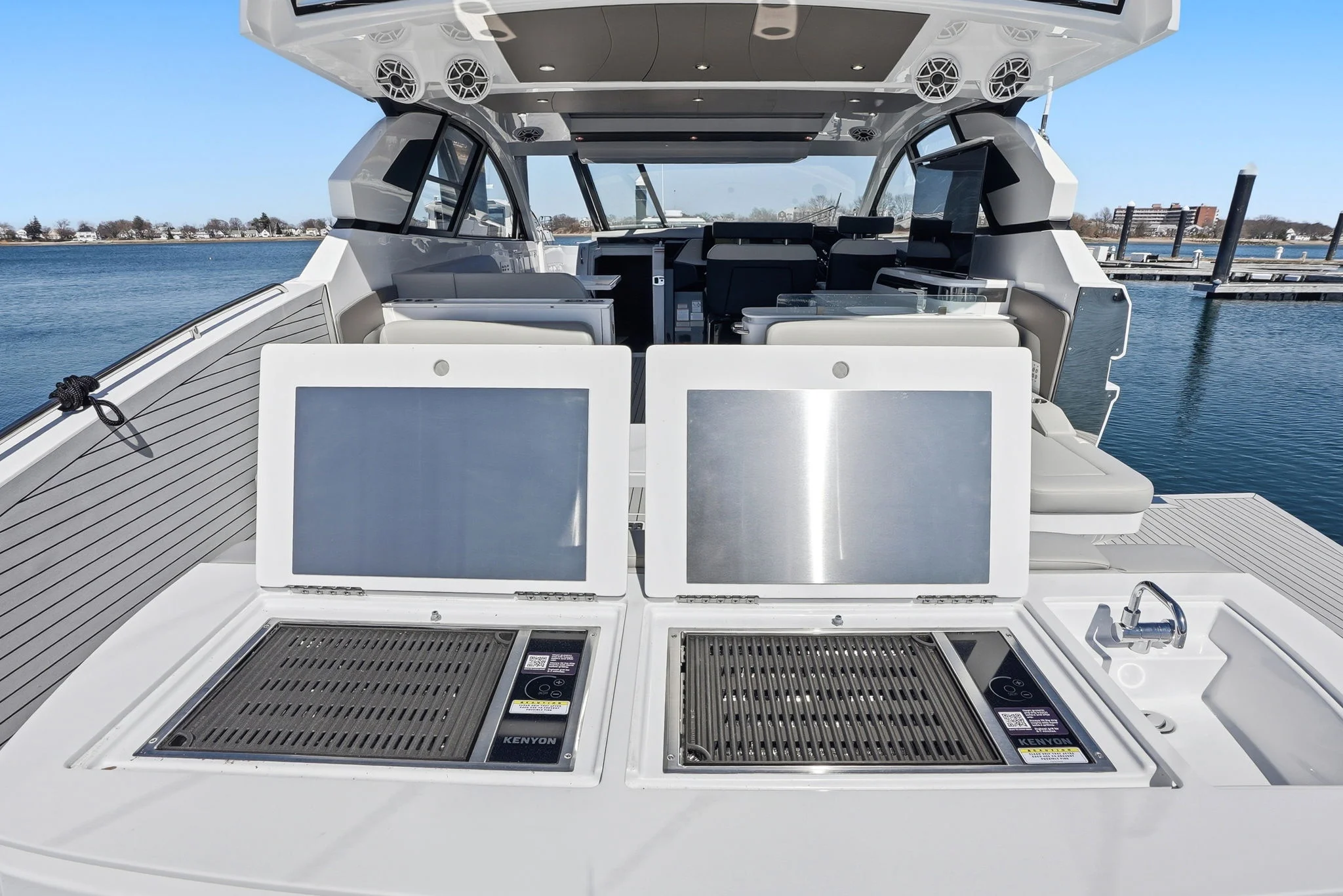 2026 Cruisers Yachts 50 GLS Image Thumbnail #9