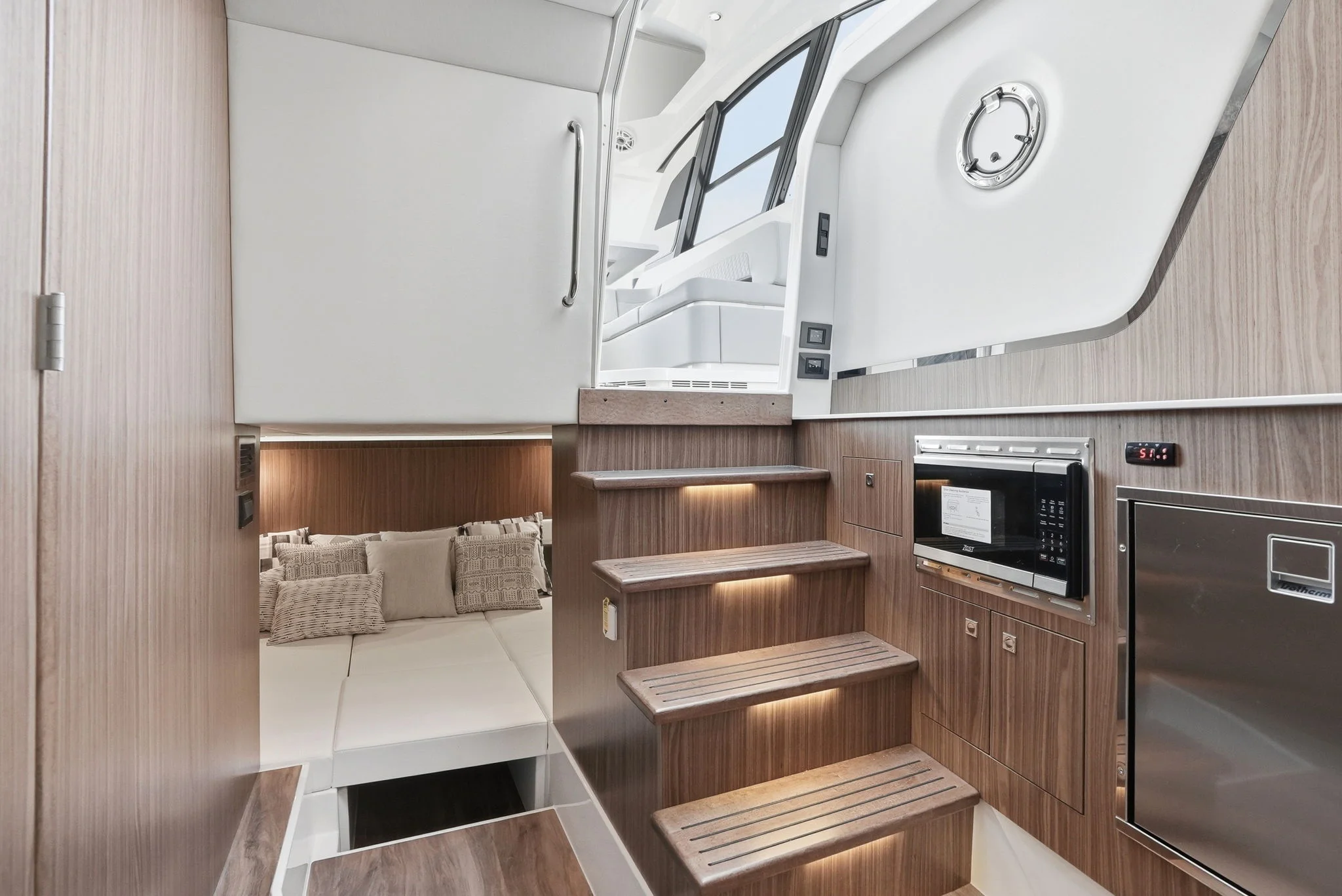 2026 Cruisers Yachts 50 GLS Image Thumbnail #43