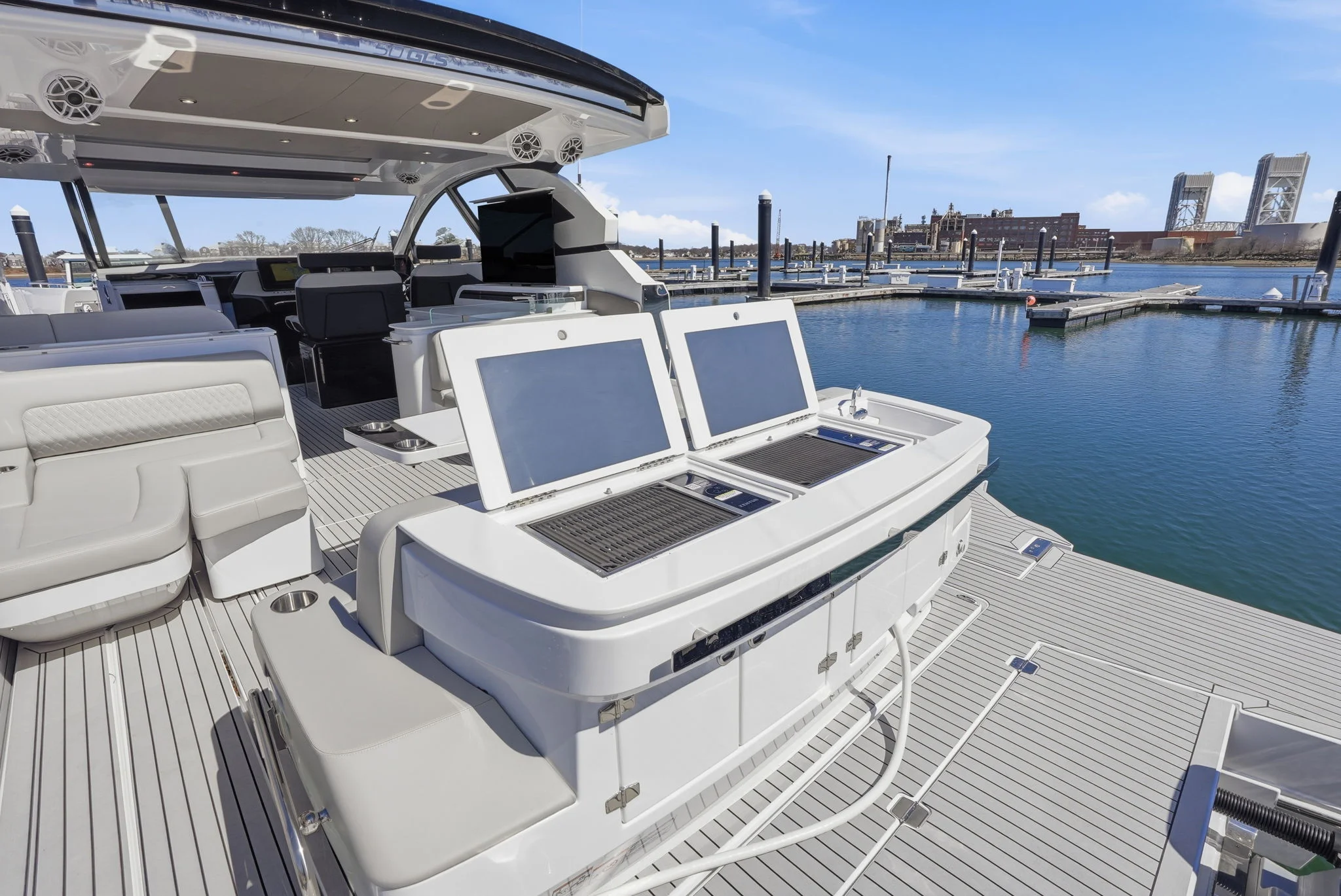 2026 Cruisers Yachts 50 GLS Image Thumbnail #7