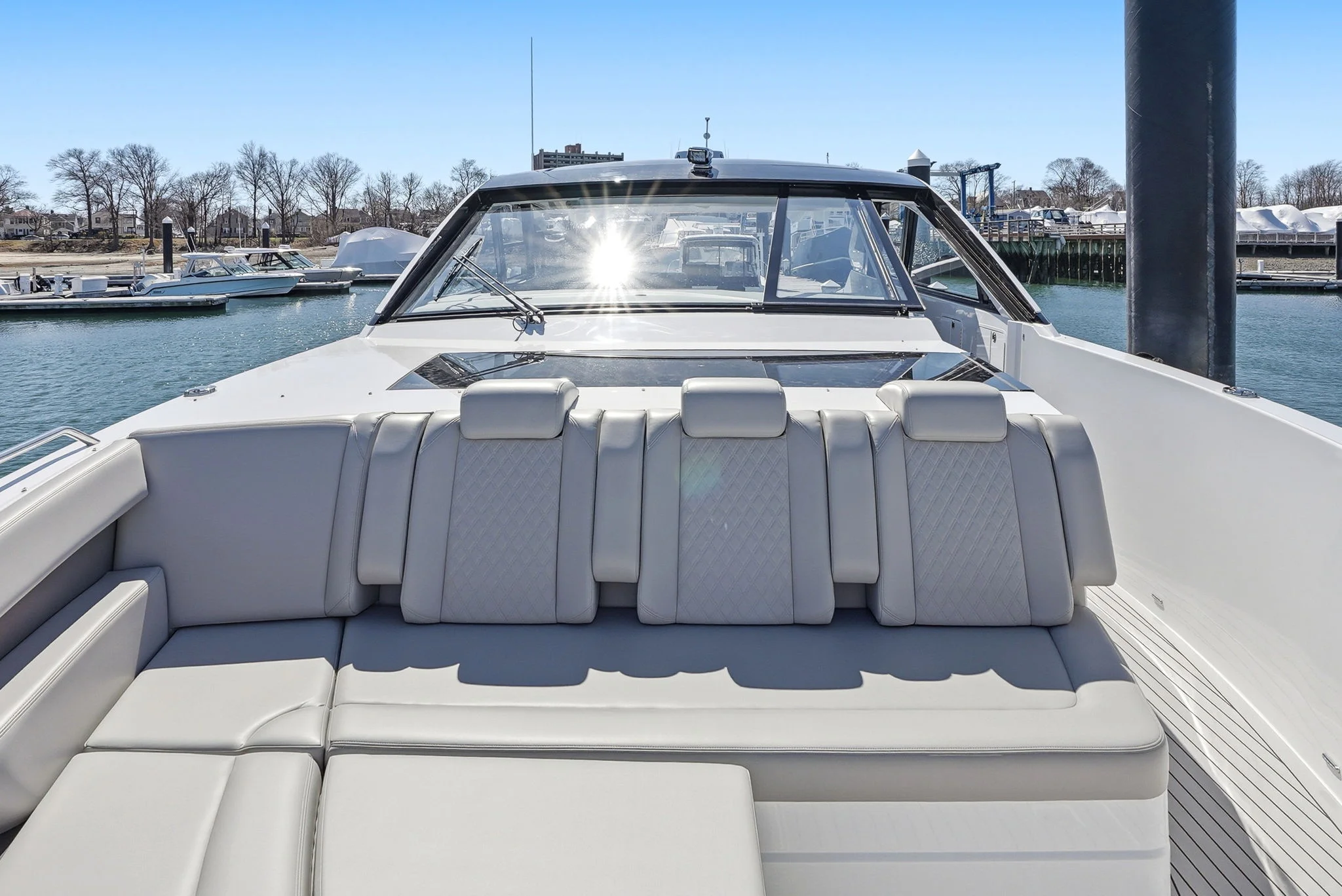 2026 Cruisers Yachts 50 GLS Image Thumbnail #51