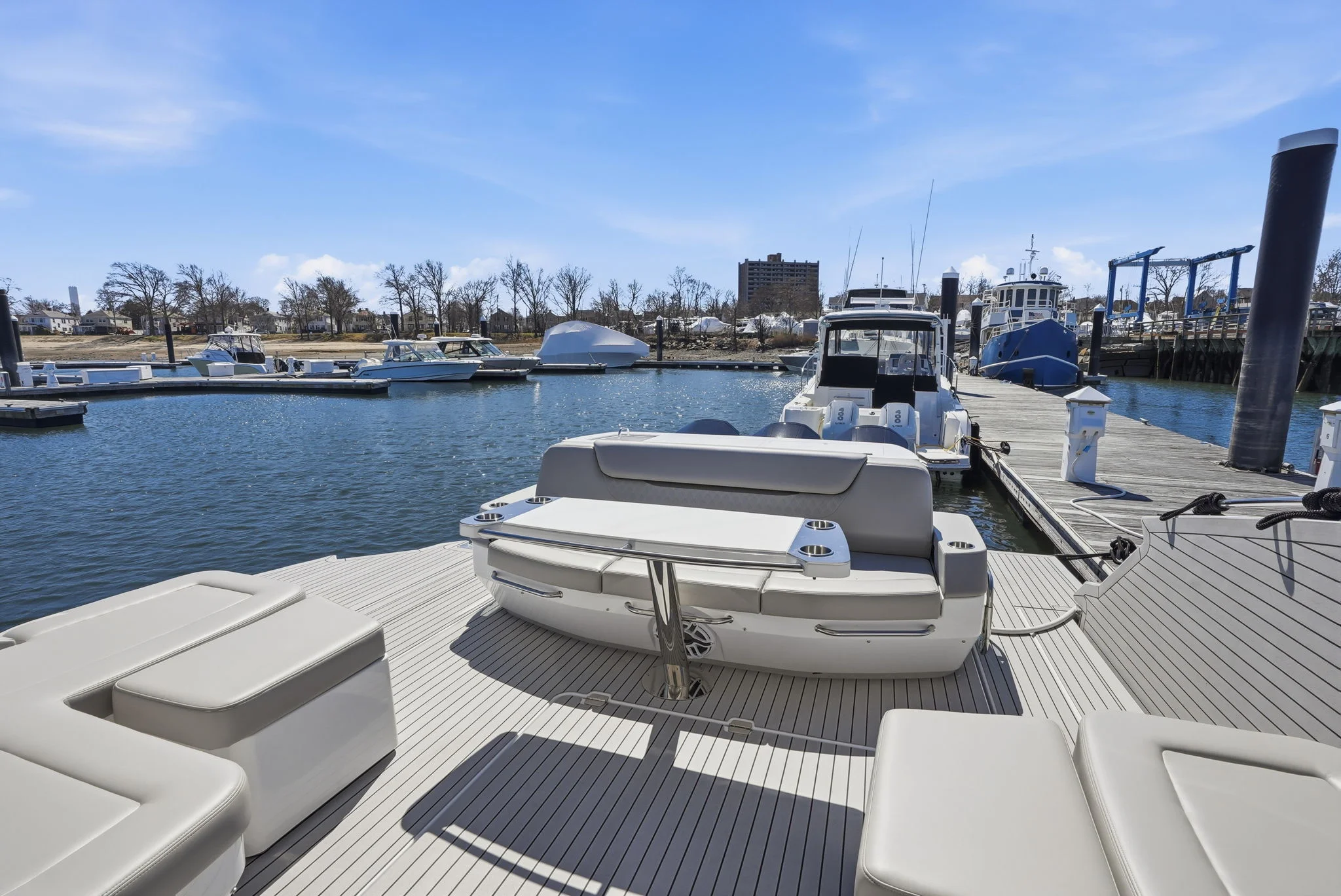 2026 Cruisers Yachts 50 GLS Image Thumbnail #14