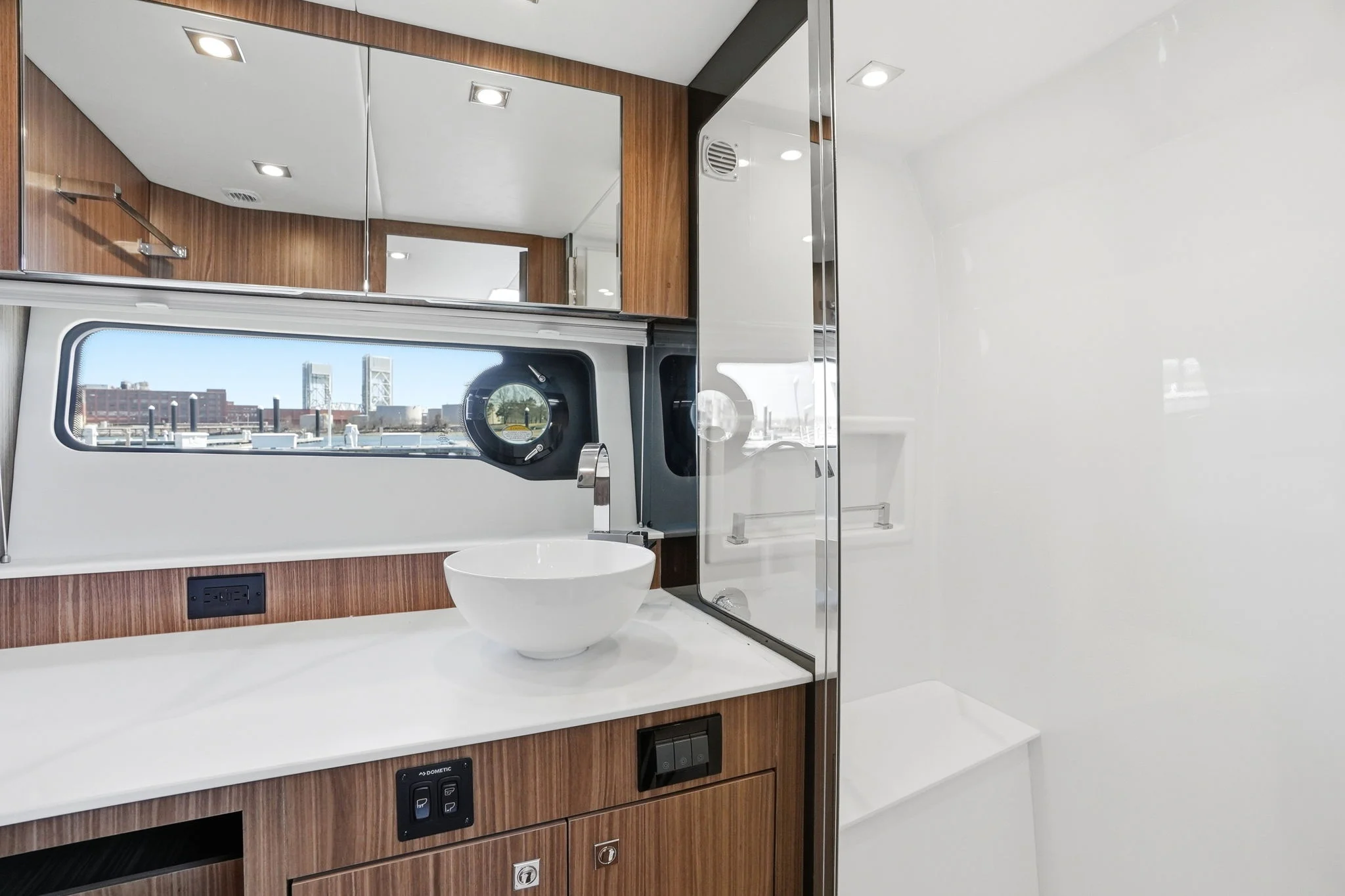 2026 Cruisers Yachts 50 GLS Image Thumbnail #40