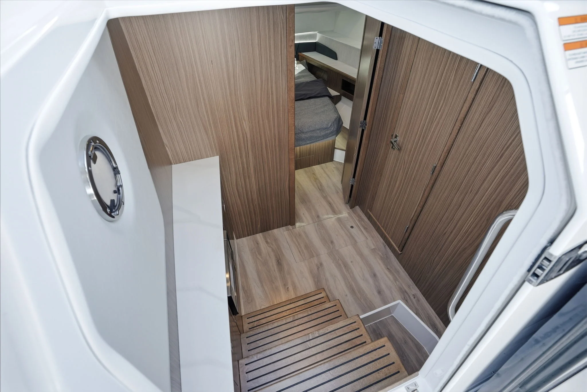 2026 Cruisers Yachts 50 GLS Image Thumbnail #34