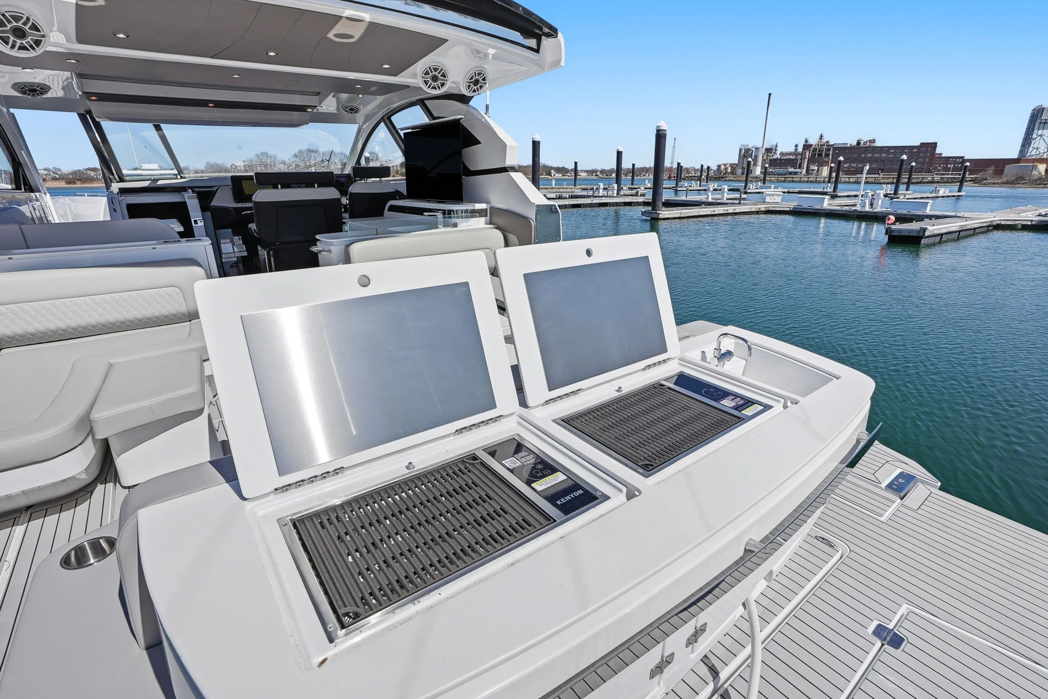 2026 Cruisers Yachts 50 GLS Image Thumbnail #8