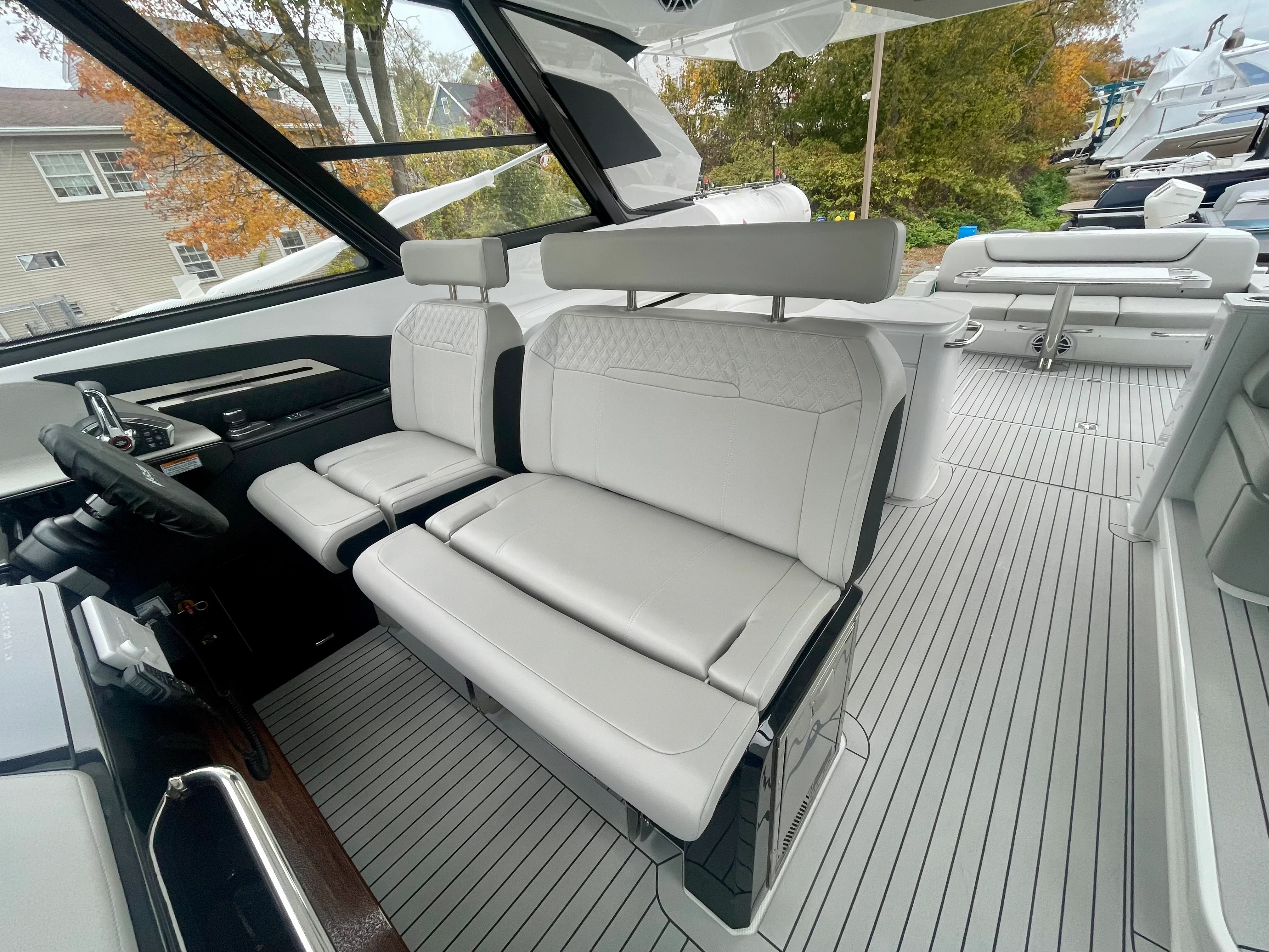 2026 Cruisers Yachts 50 GLS Outboard Image Thumbnail #17