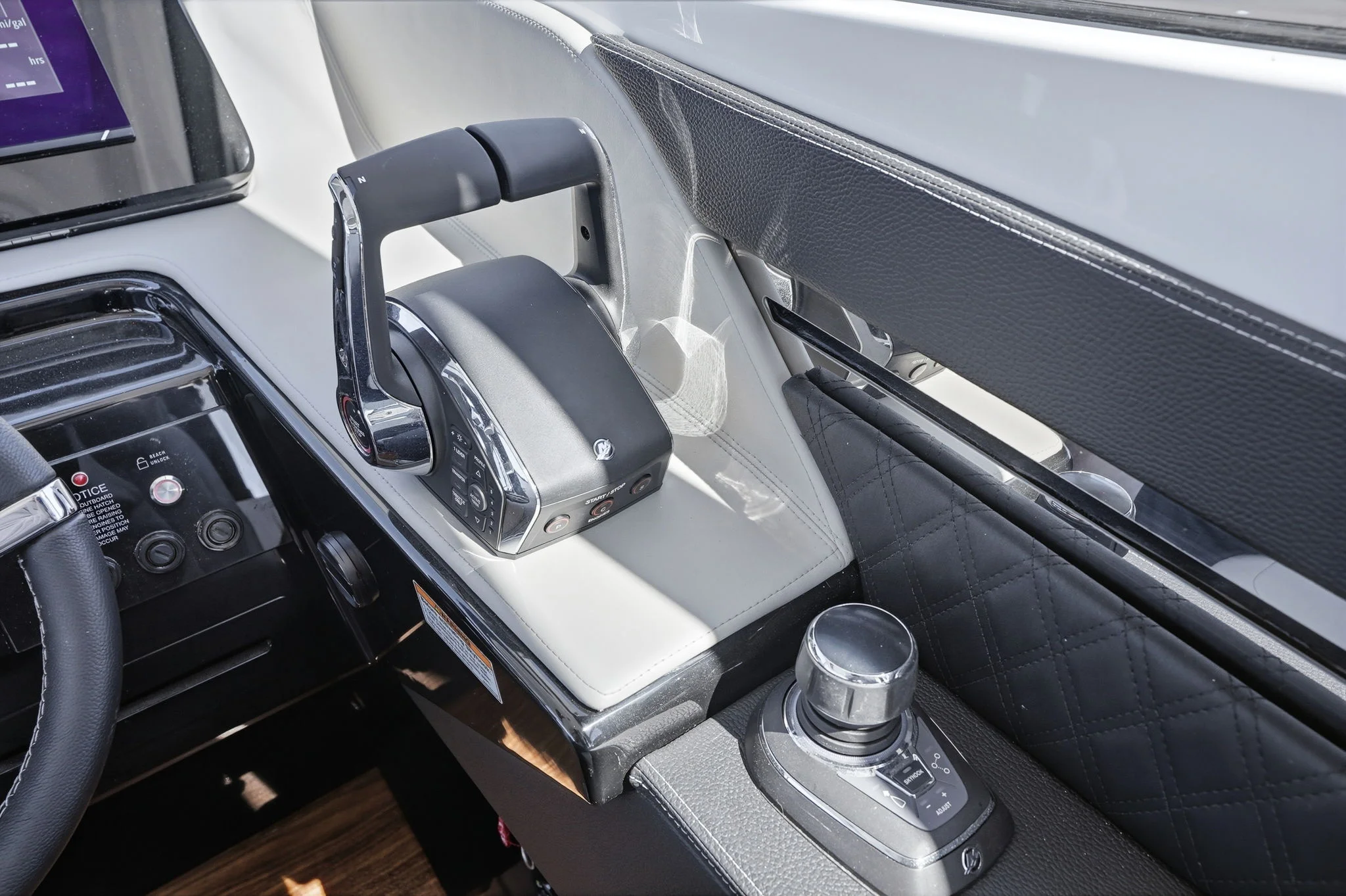 2026 Cruisers Yachts 50 GLS Image Thumbnail #31