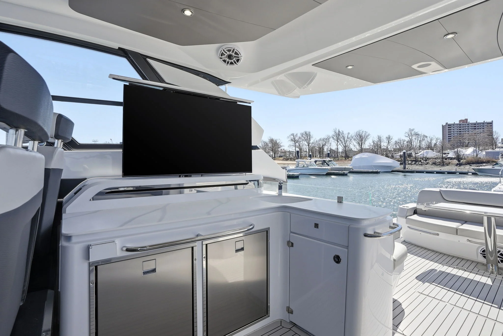 2026 Cruisers Yachts 50 GLS Image Thumbnail #19