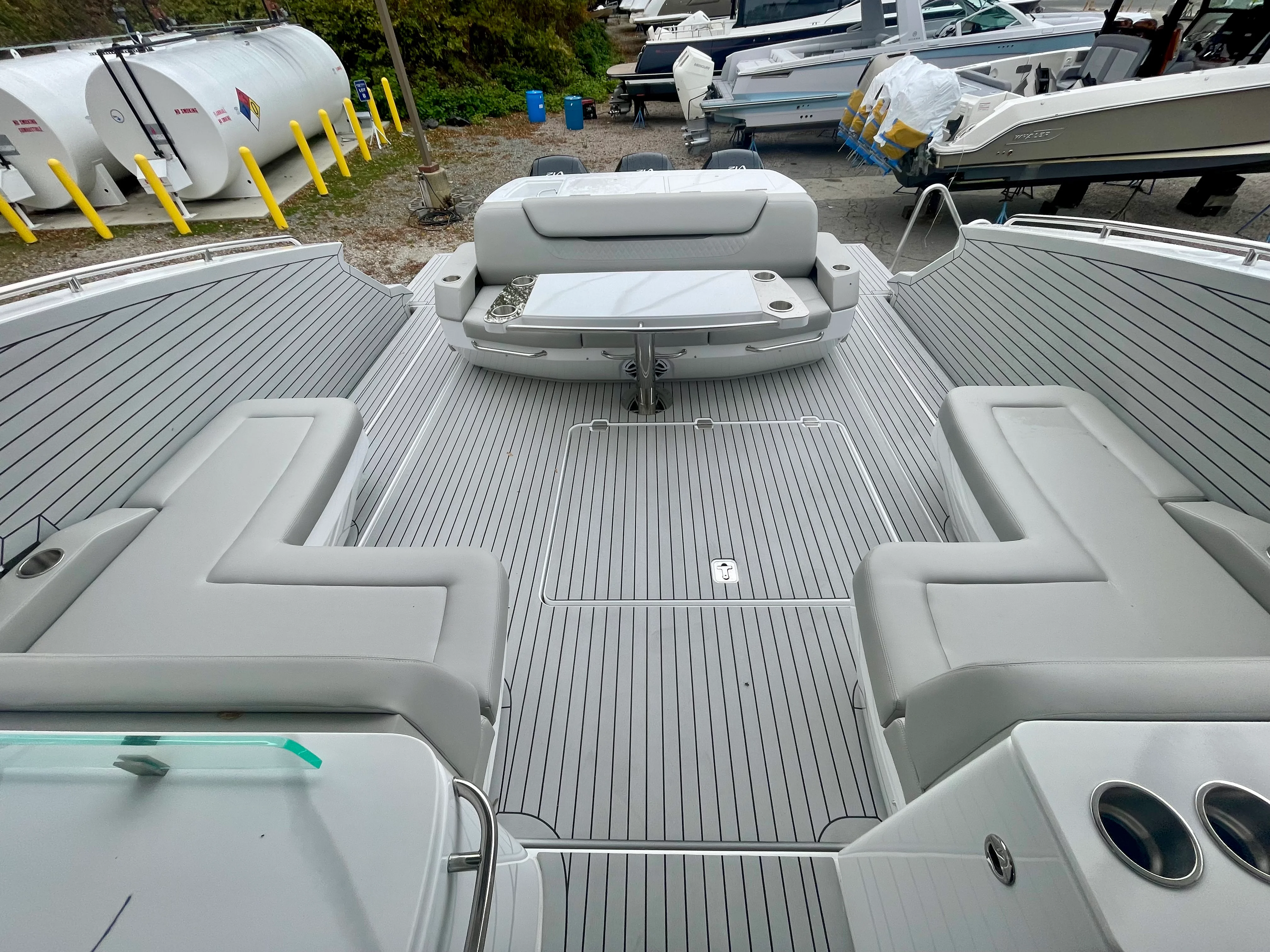 2026 Cruisers Yachts 50 GLS Outboard Image Thumbnail #9