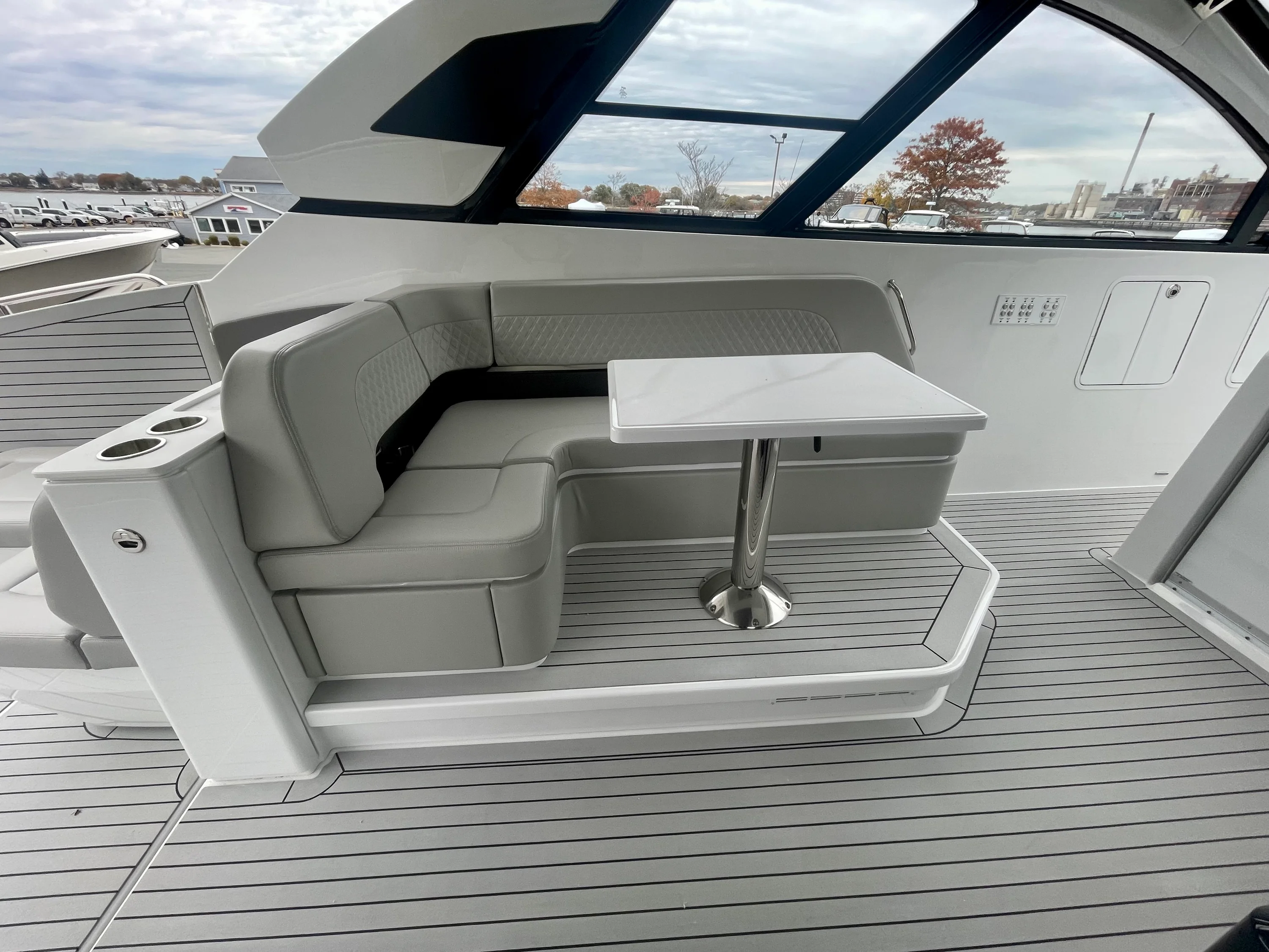 2026 Cruisers Yachts 50 GLS Outboard Image Thumbnail #13