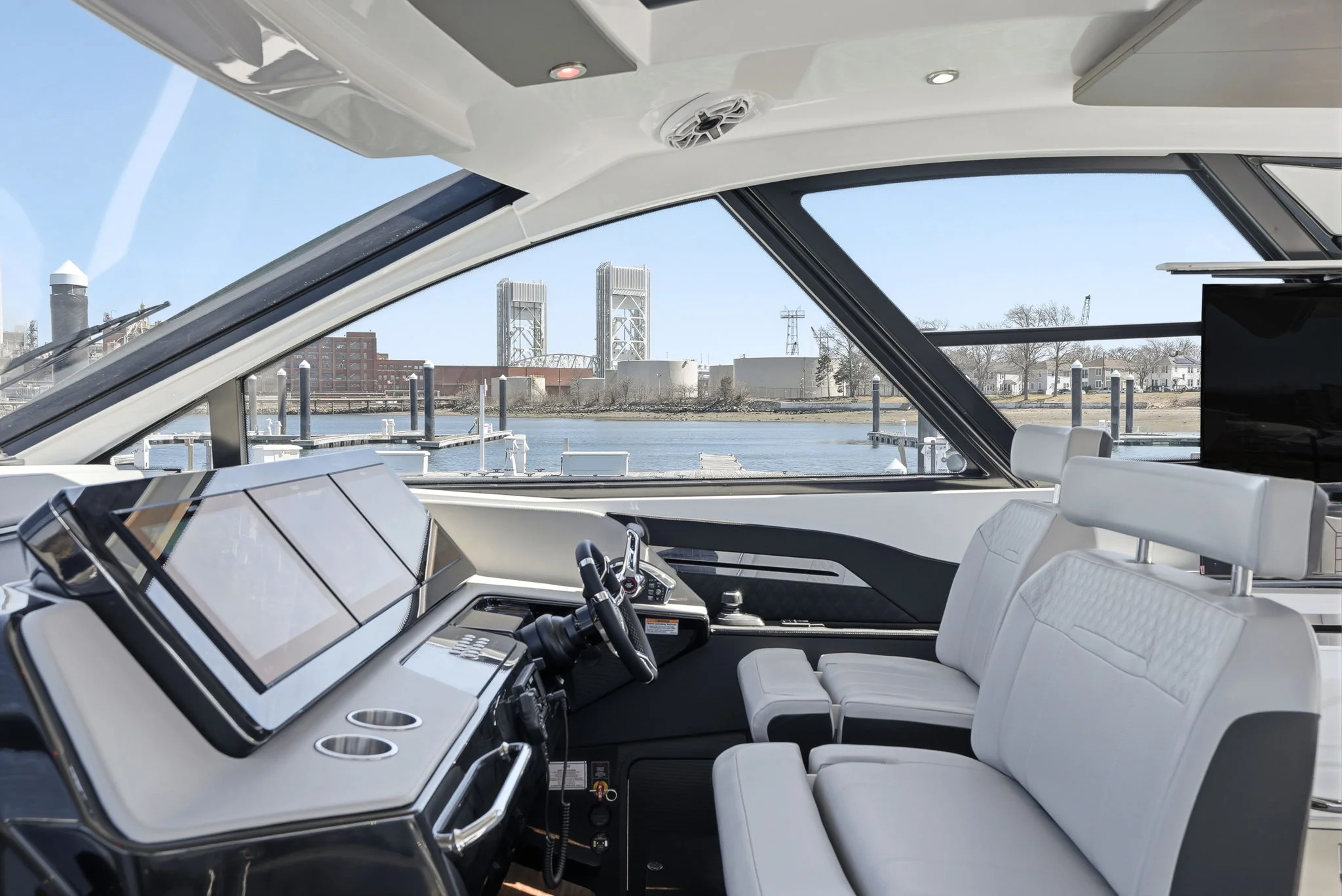 2026 Cruisers Yachts 50 GLS Image Thumbnail #24