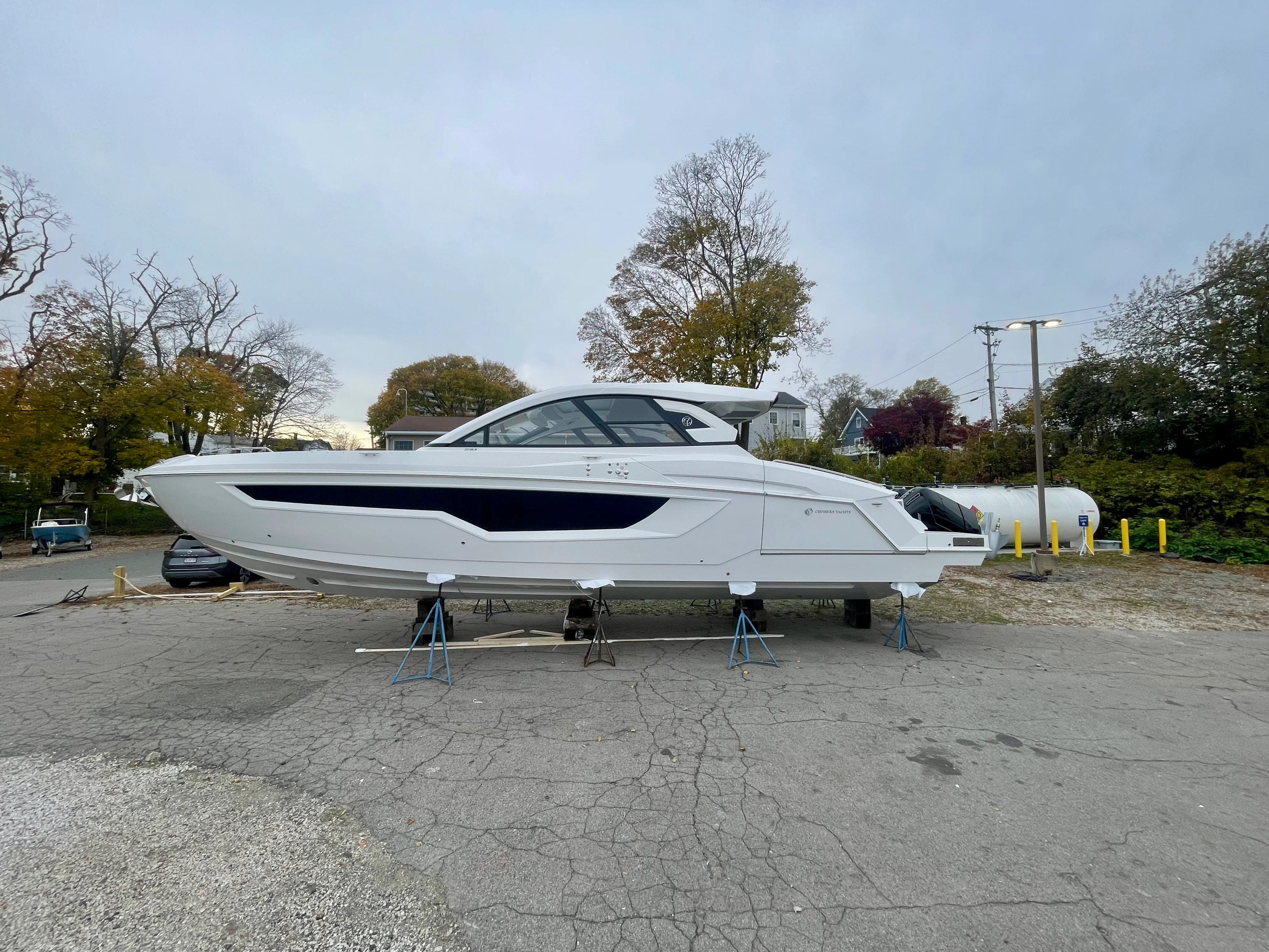 2026 Cruisers Yachts 50 GLS Outboard Image Thumbnail #0