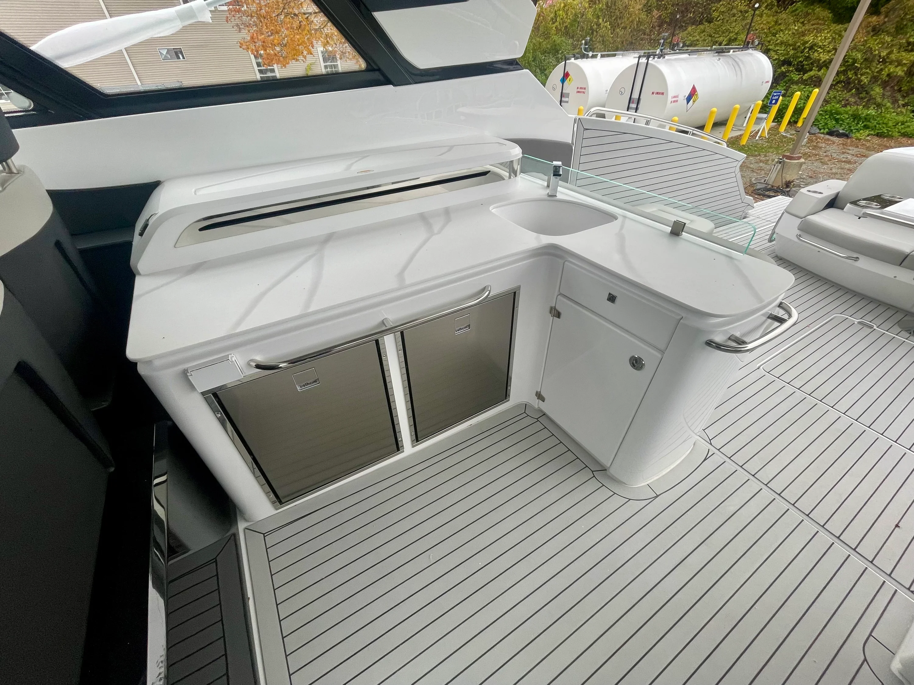 2026 Cruisers Yachts 50 GLS Outboard Image Thumbnail #12