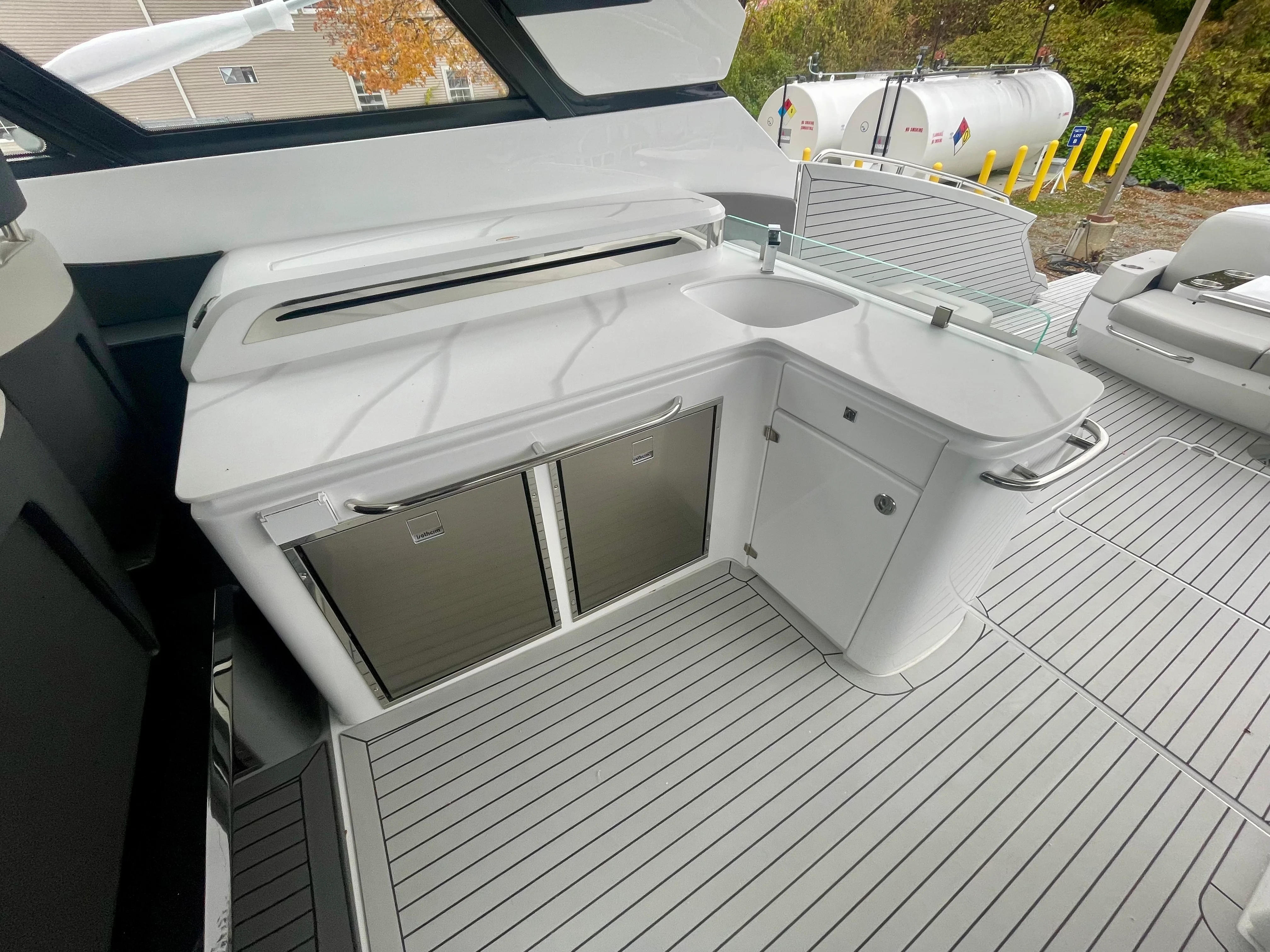 2026 Cruisers Yachts 50 GLS Outboard Image Thumbnail #12