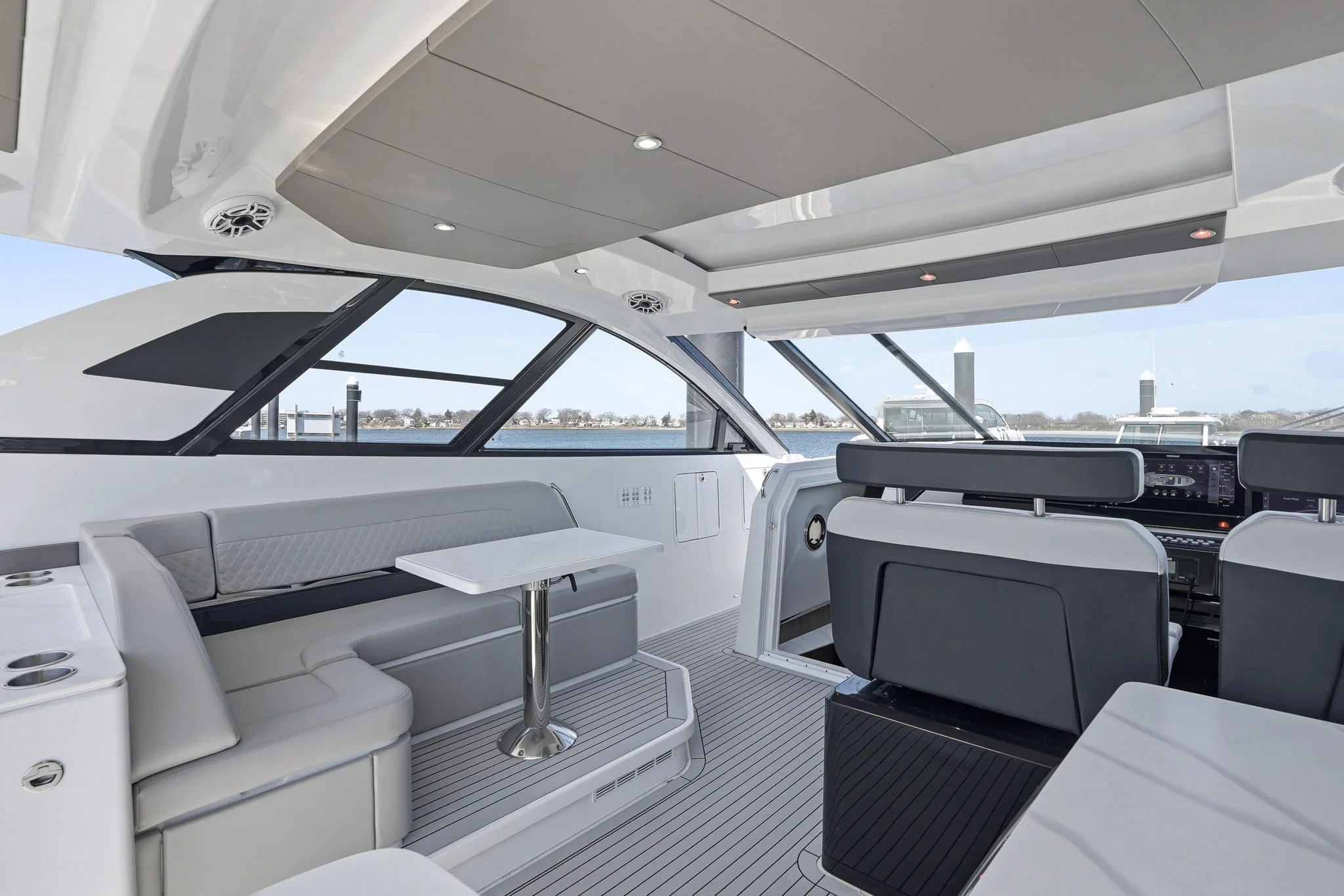 2026 Cruisers Yachts 50 GLS Image Thumbnail #20