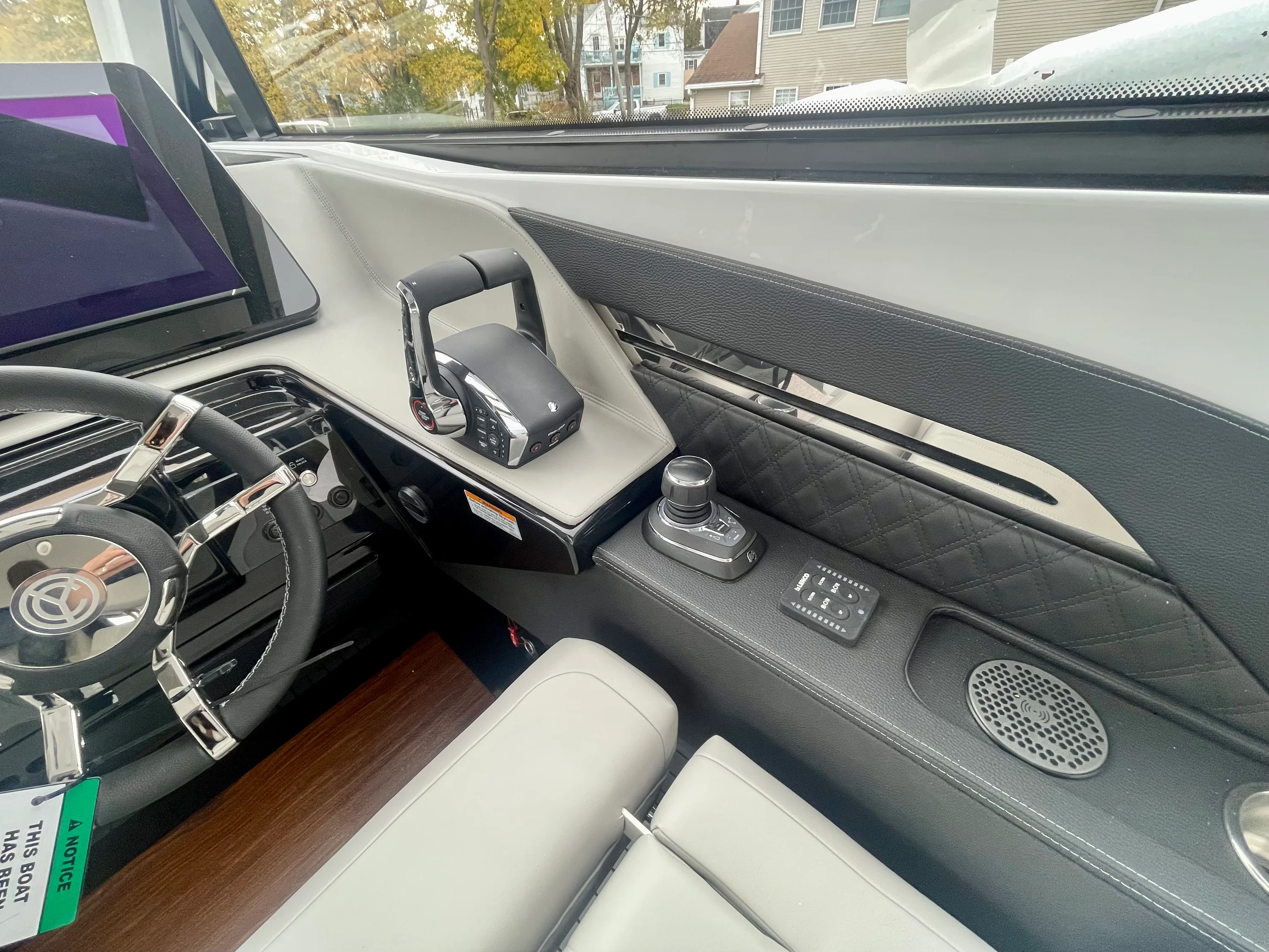 2026 Cruisers Yachts 50 GLS Outboard Image Thumbnail #20