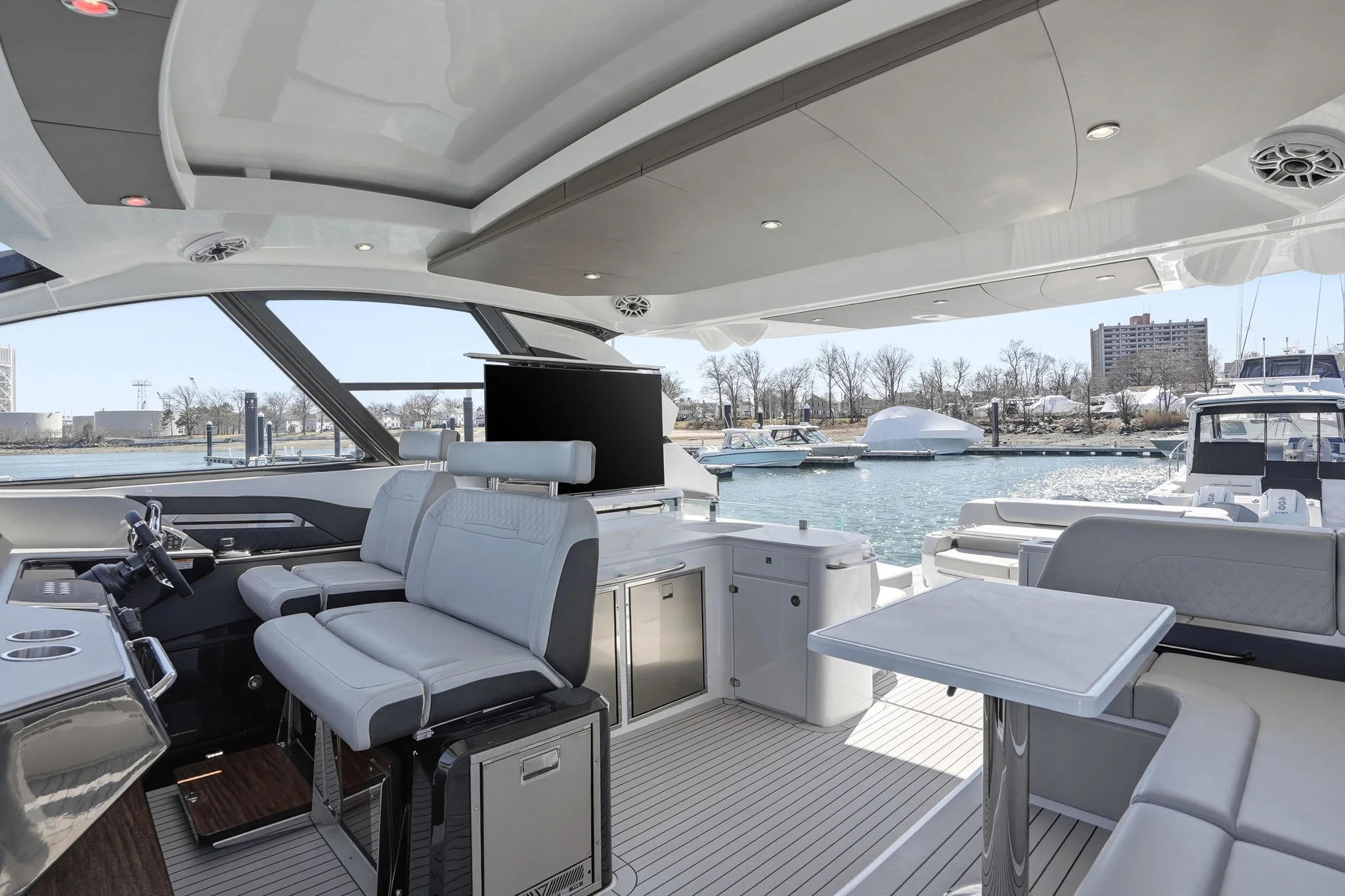 2026 Cruisers Yachts 50 GLS Image Thumbnail #23