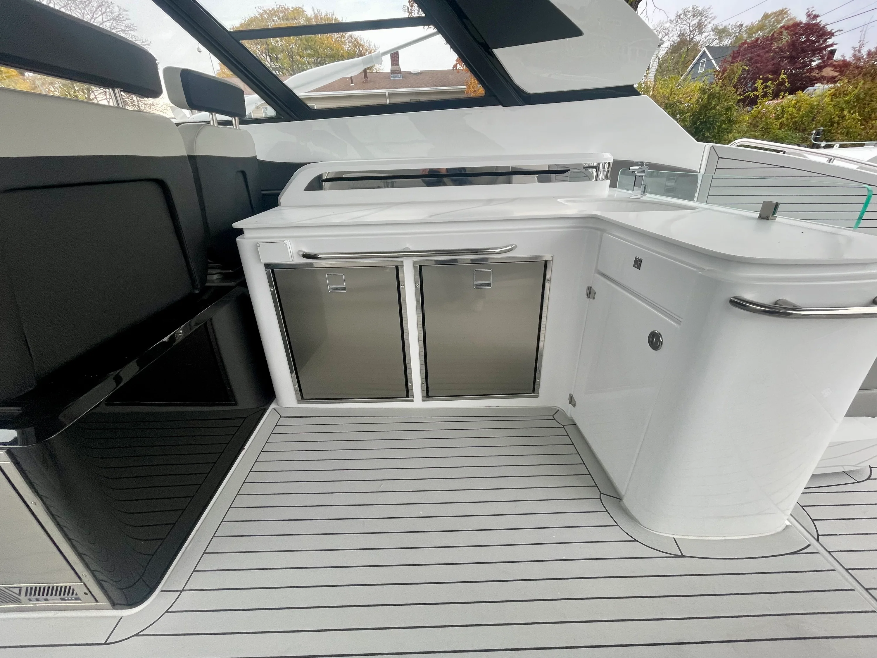 2026 Cruisers Yachts 50 GLS Outboard Image Thumbnail #11