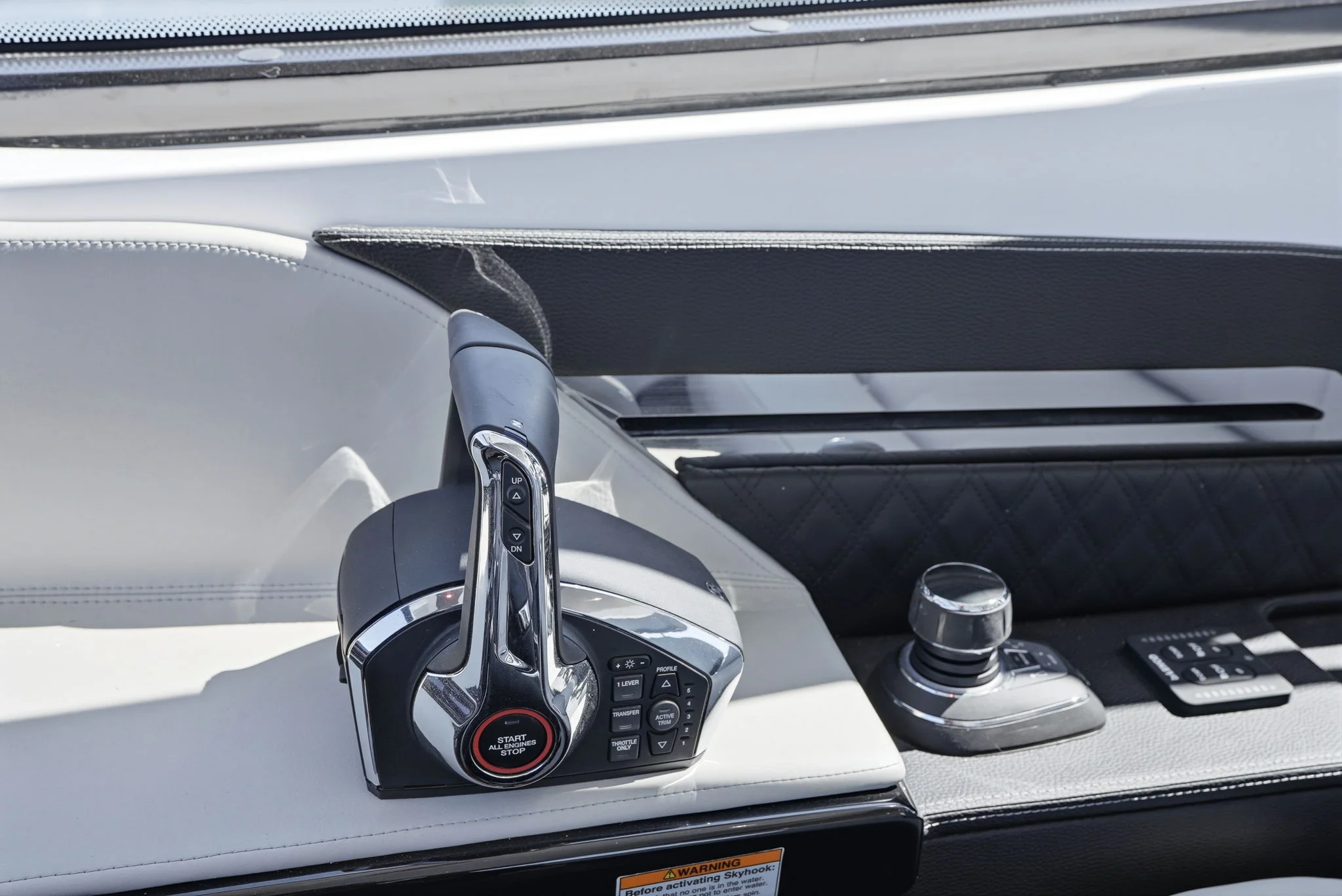 2026 Cruisers Yachts 50 GLS Image Thumbnail #30