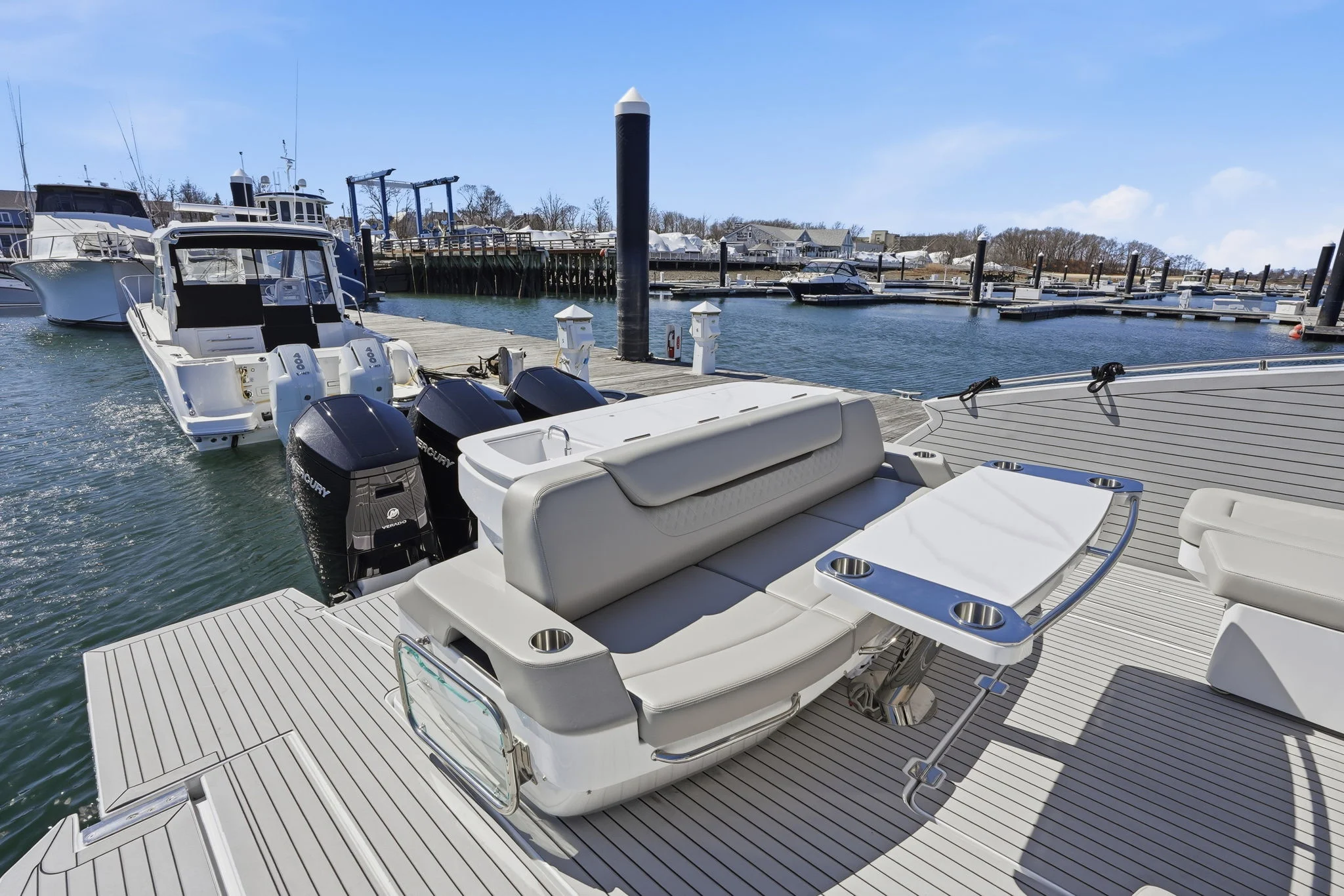 2026 Cruisers Yachts 50 GLS Image Thumbnail #11