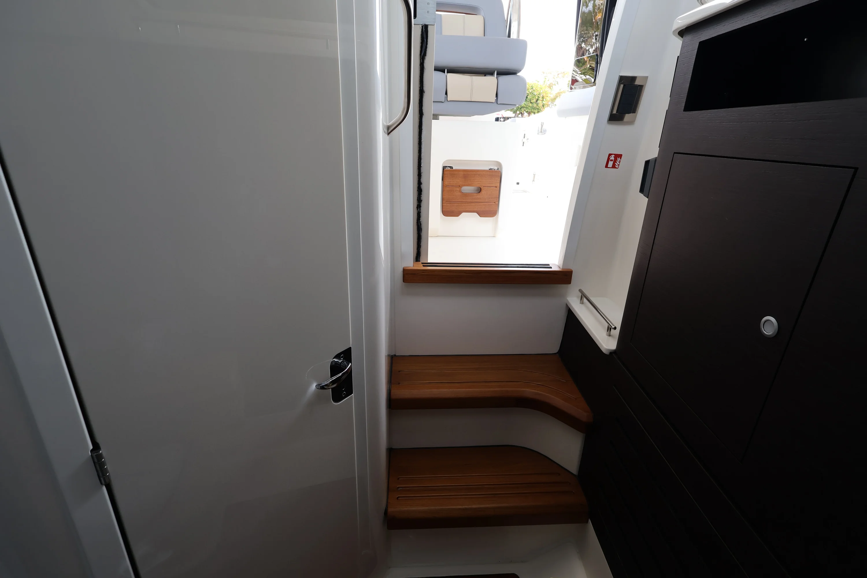 2026 Boston Whaler 350 Realm Image Thumbnail #24