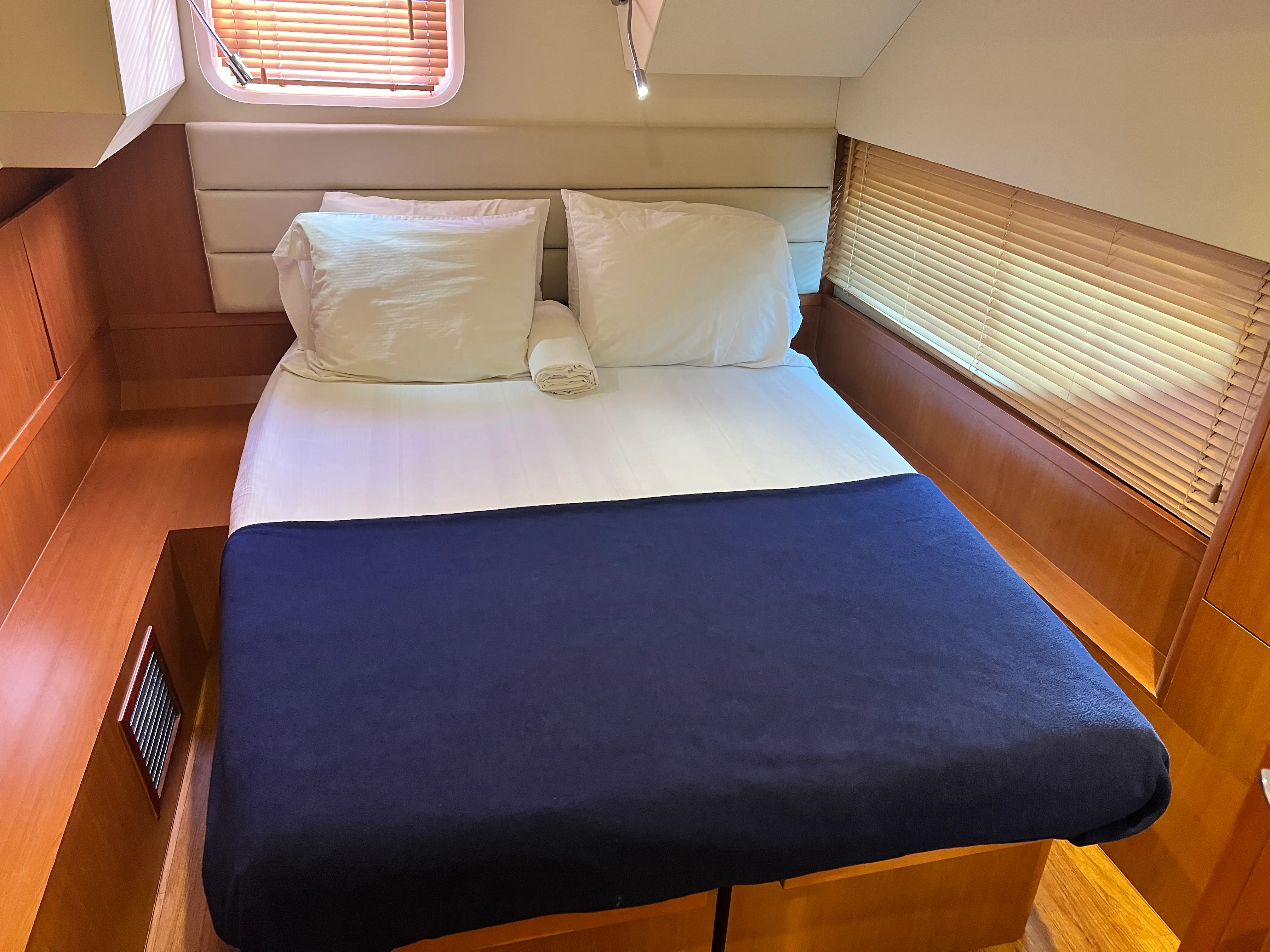 2016 Aquila 48 Image Thumbnail #10