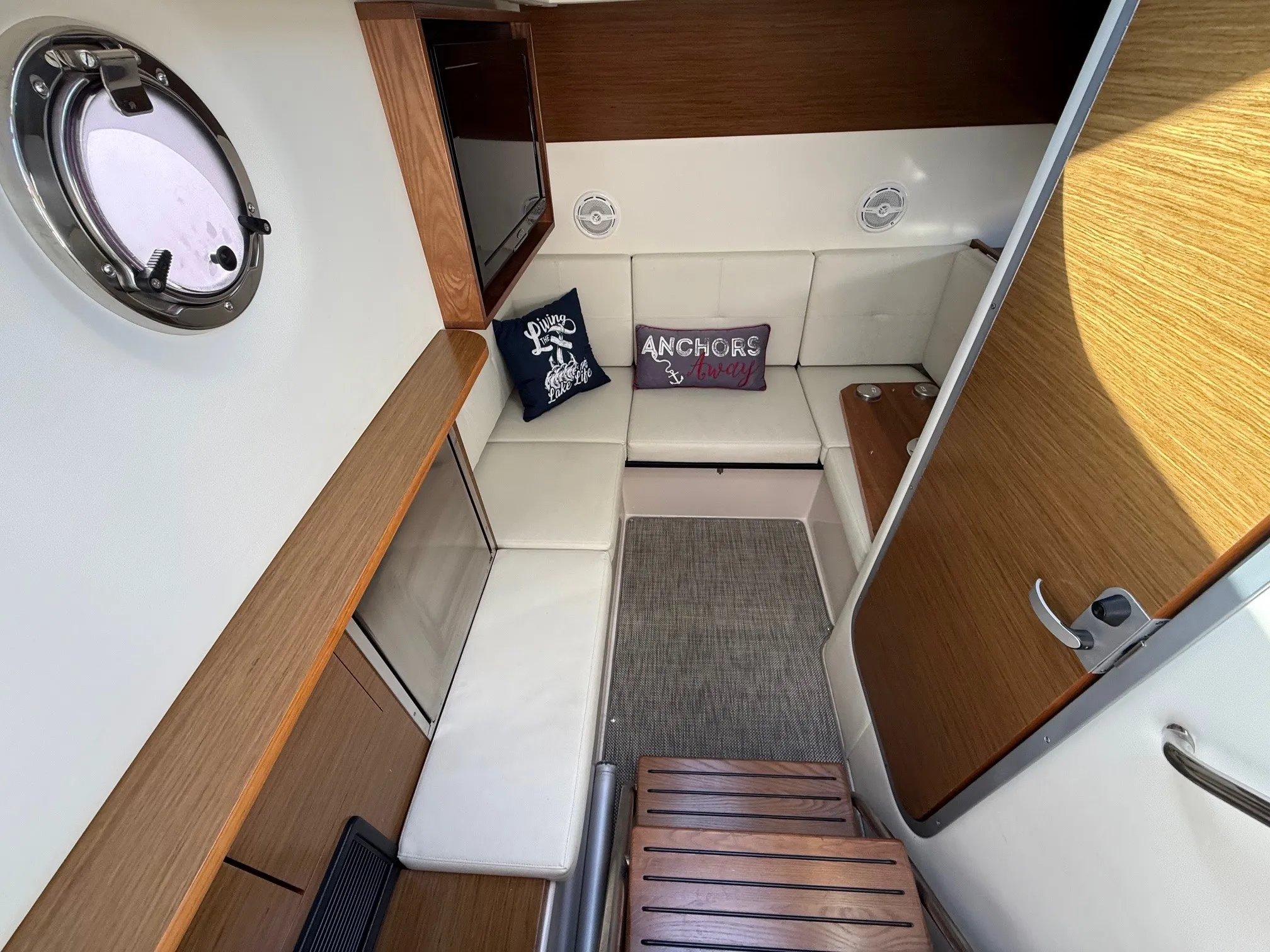 2015 Cruisers Yachts 328 SPORT Image Thumbnail #20