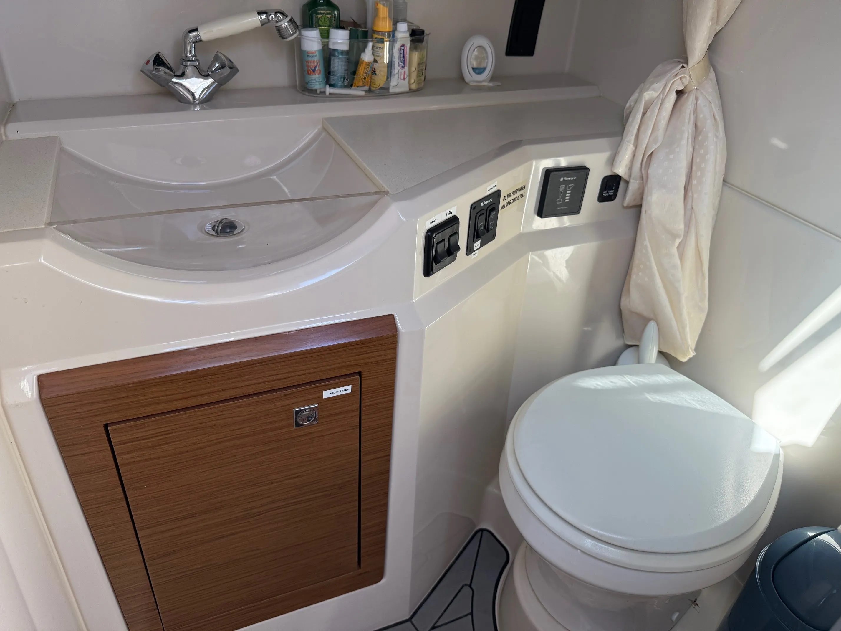 2015 Cruisers Yachts 328 SPORT Image Thumbnail #24