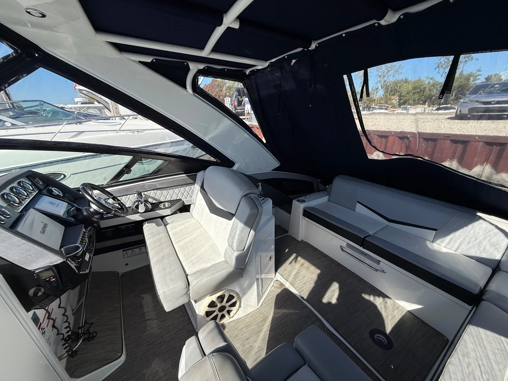 2015 Cruisers Yachts 328 SPORT Image Thumbnail #13