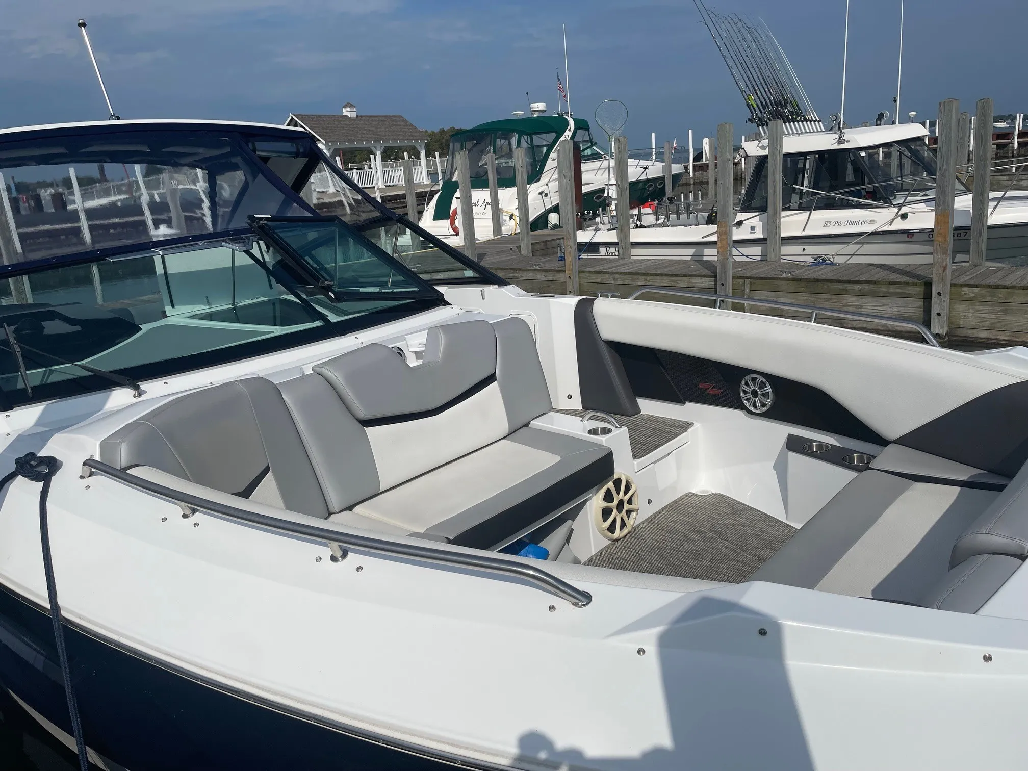 2015 Cruisers Yachts 328 SPORT Image Thumbnail #9