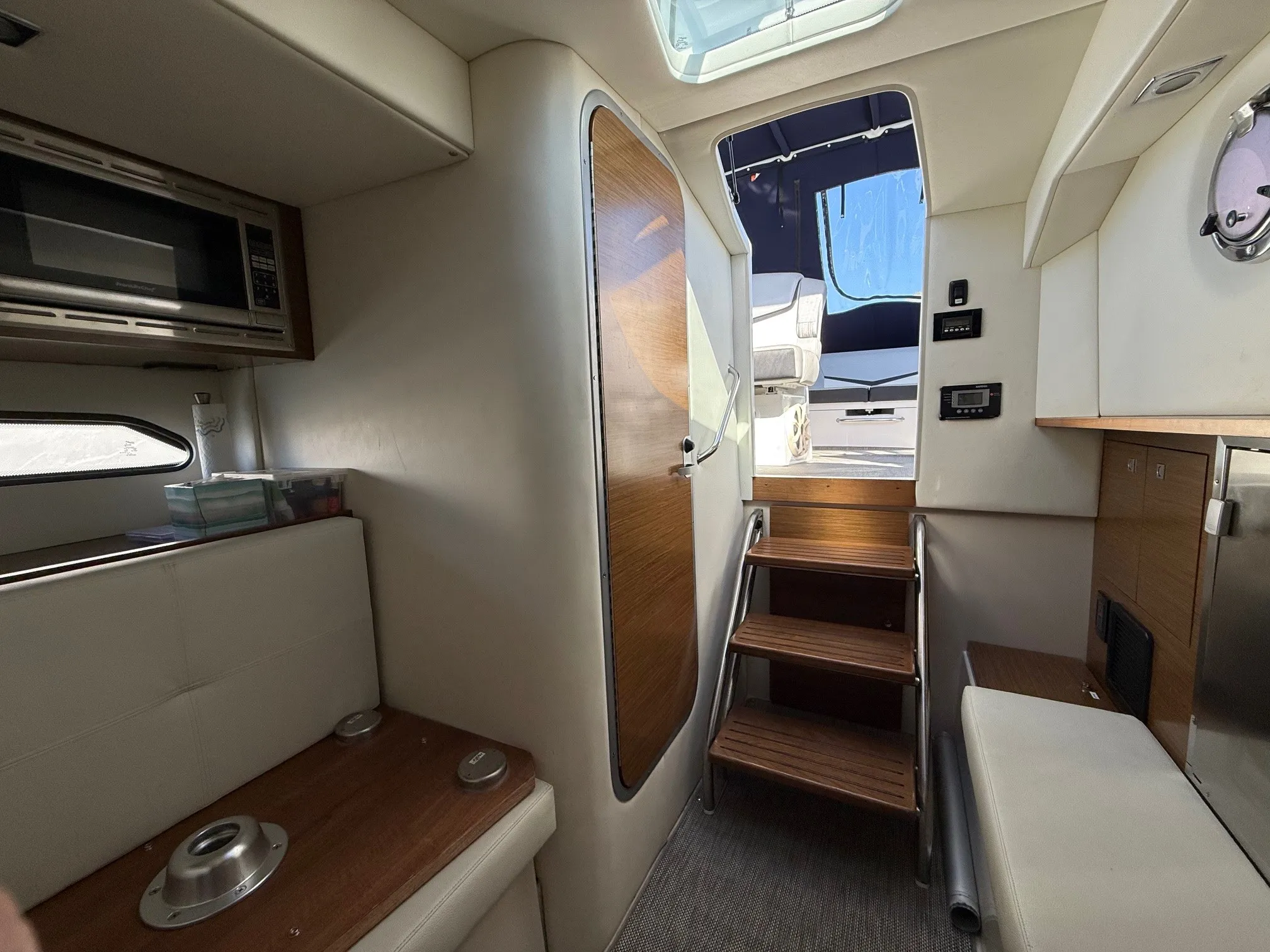 2015 Cruisers Yachts 328 SPORT Image Thumbnail #22