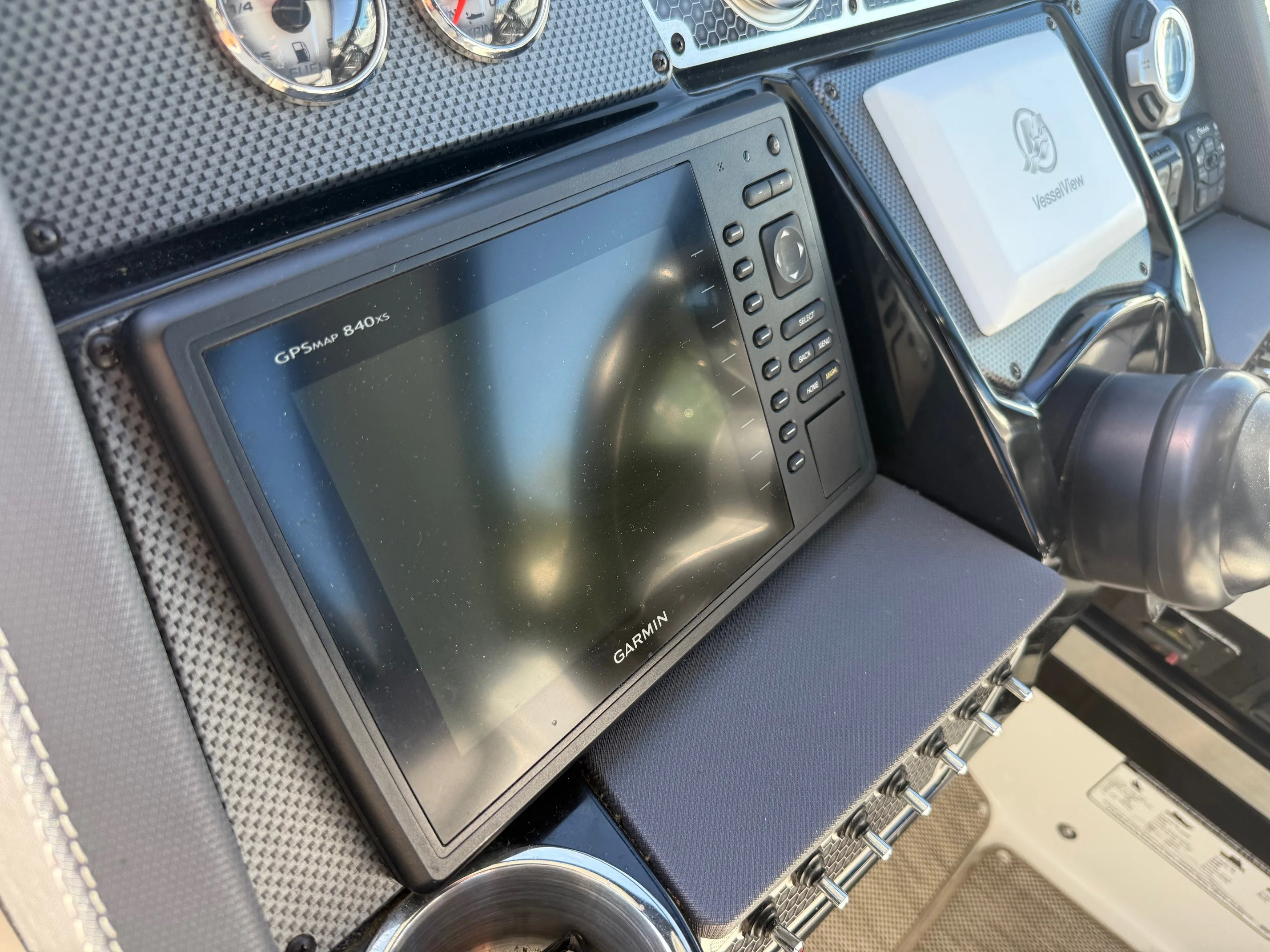 2015 Cruisers Yachts 328 SPORT Image Thumbnail #16