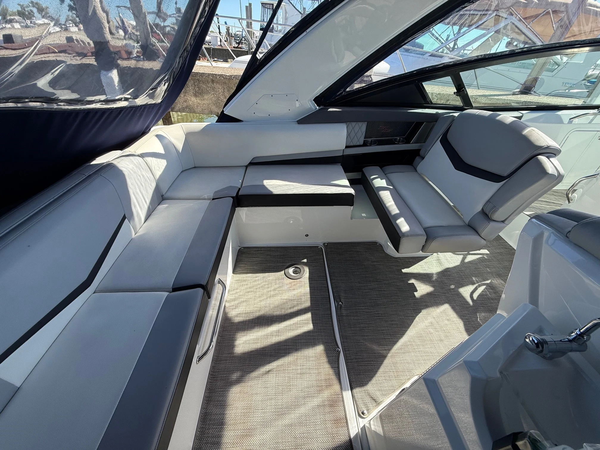2015 Cruisers Yachts 328 SPORT Image Thumbnail #18