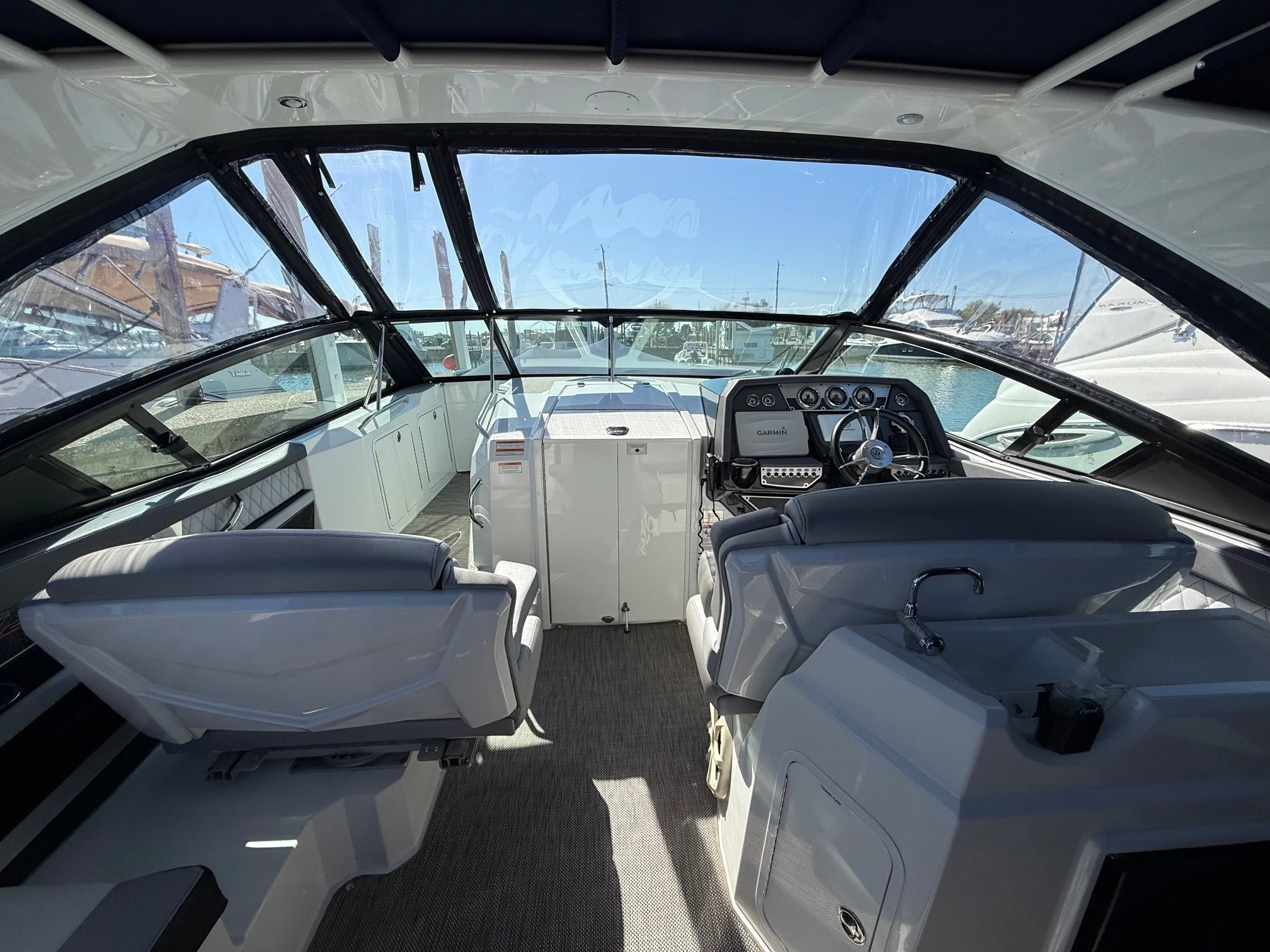 2015 Cruisers Yachts 328 SPORT Image Thumbnail #11