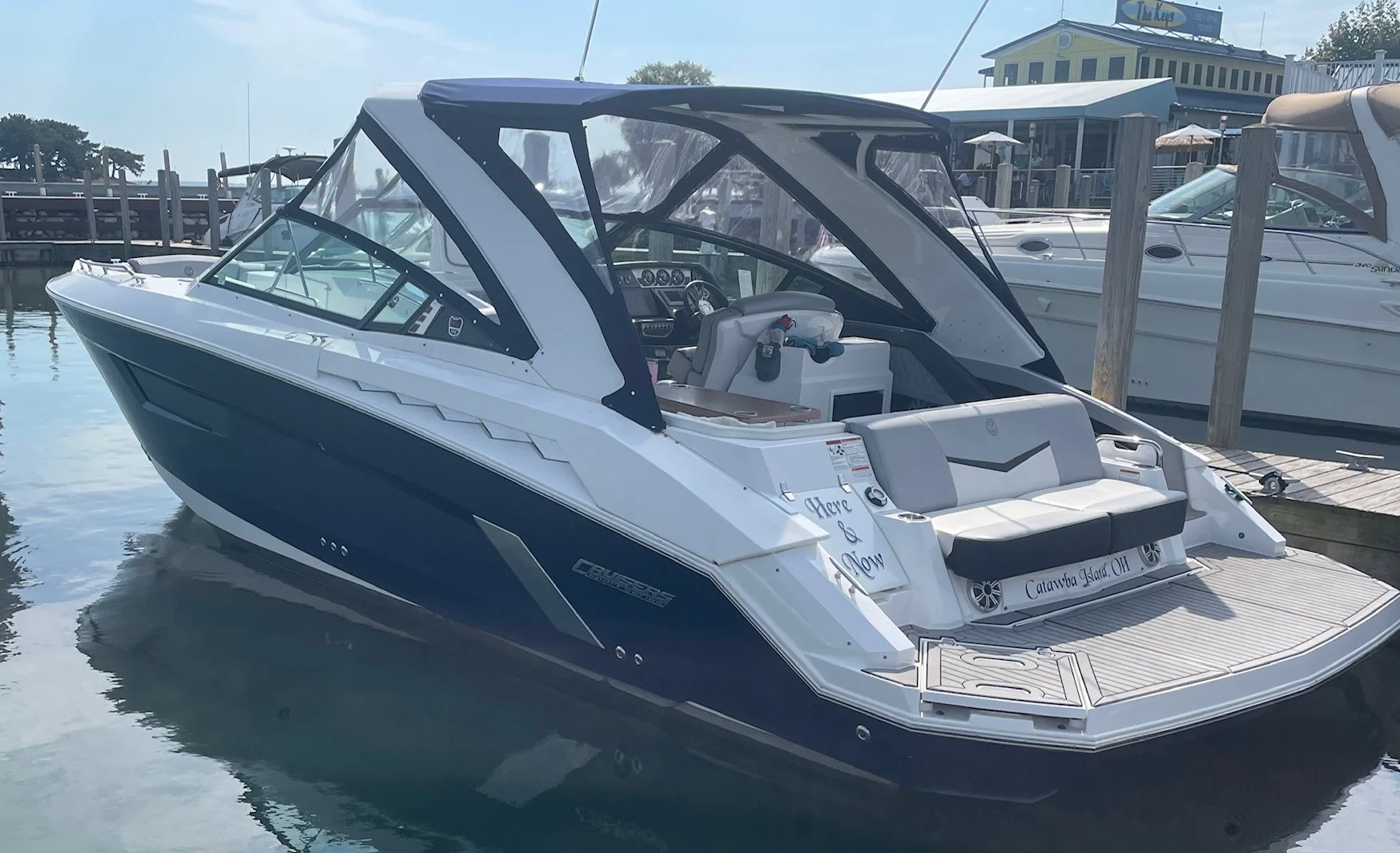 2015 Cruisers Yachts 328 SPORT Image Thumbnail #3