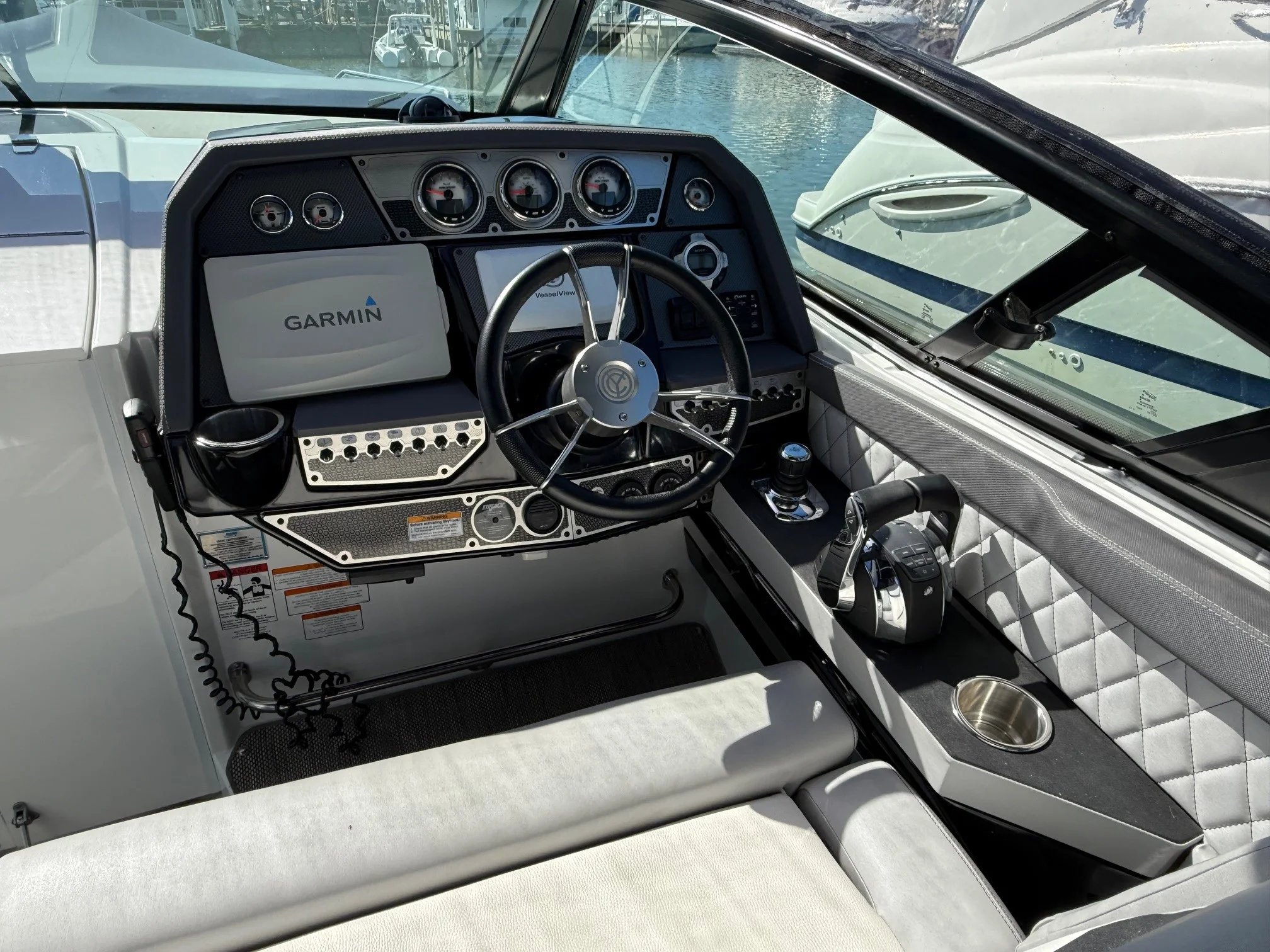 2015 Cruisers Yachts 328 SPORT Image Thumbnail #14