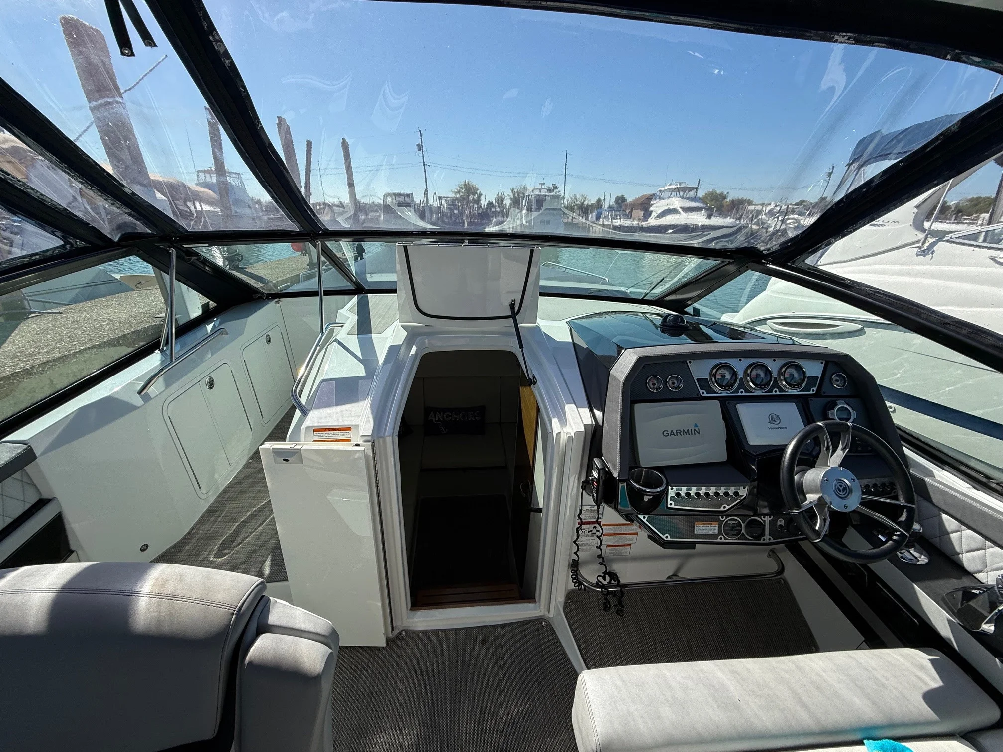 2015 Cruisers Yachts 328 SPORT Image Thumbnail #10