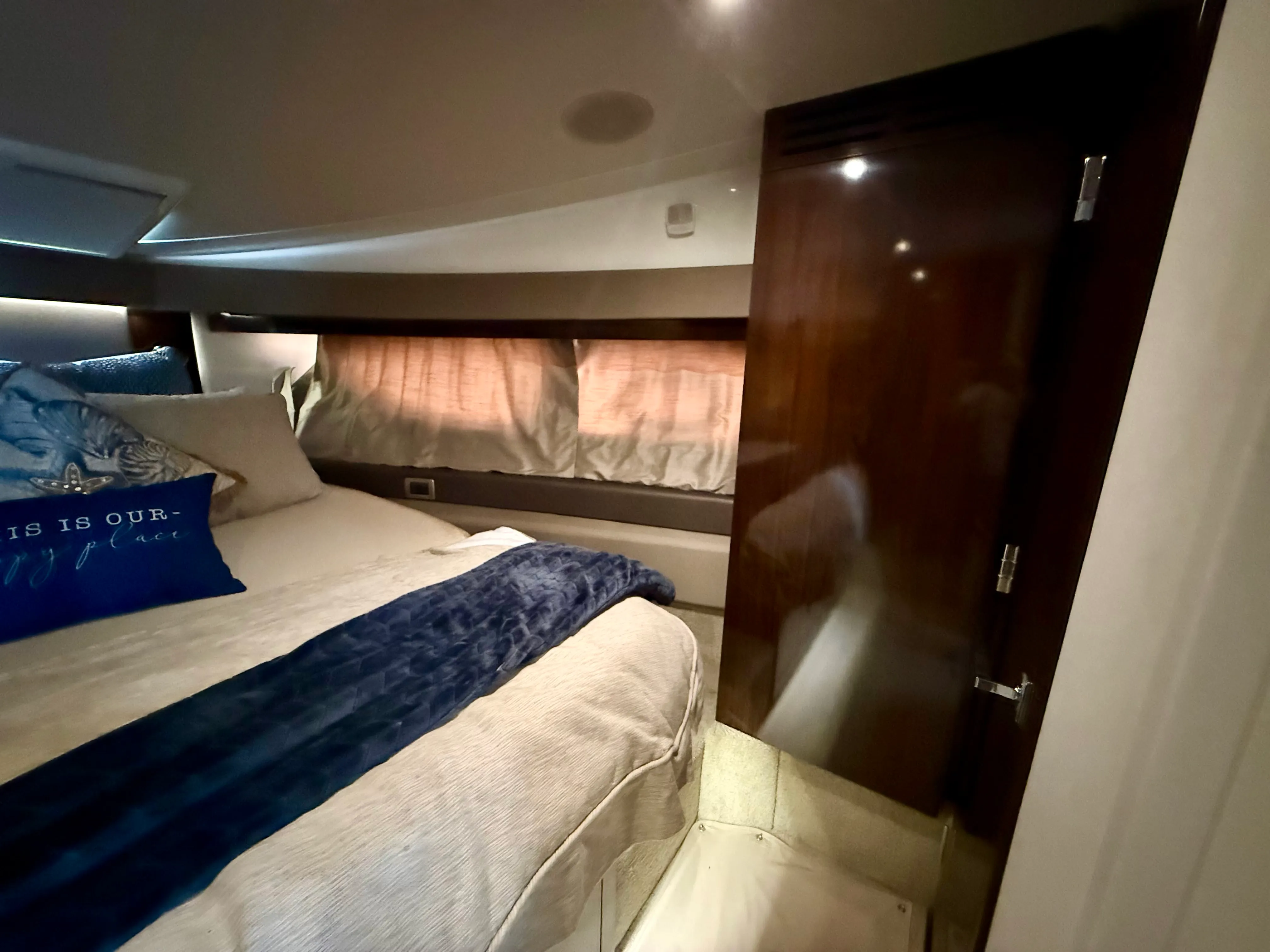 2018 Sea Ray 400 SUNDANCER Image Thumbnail #43