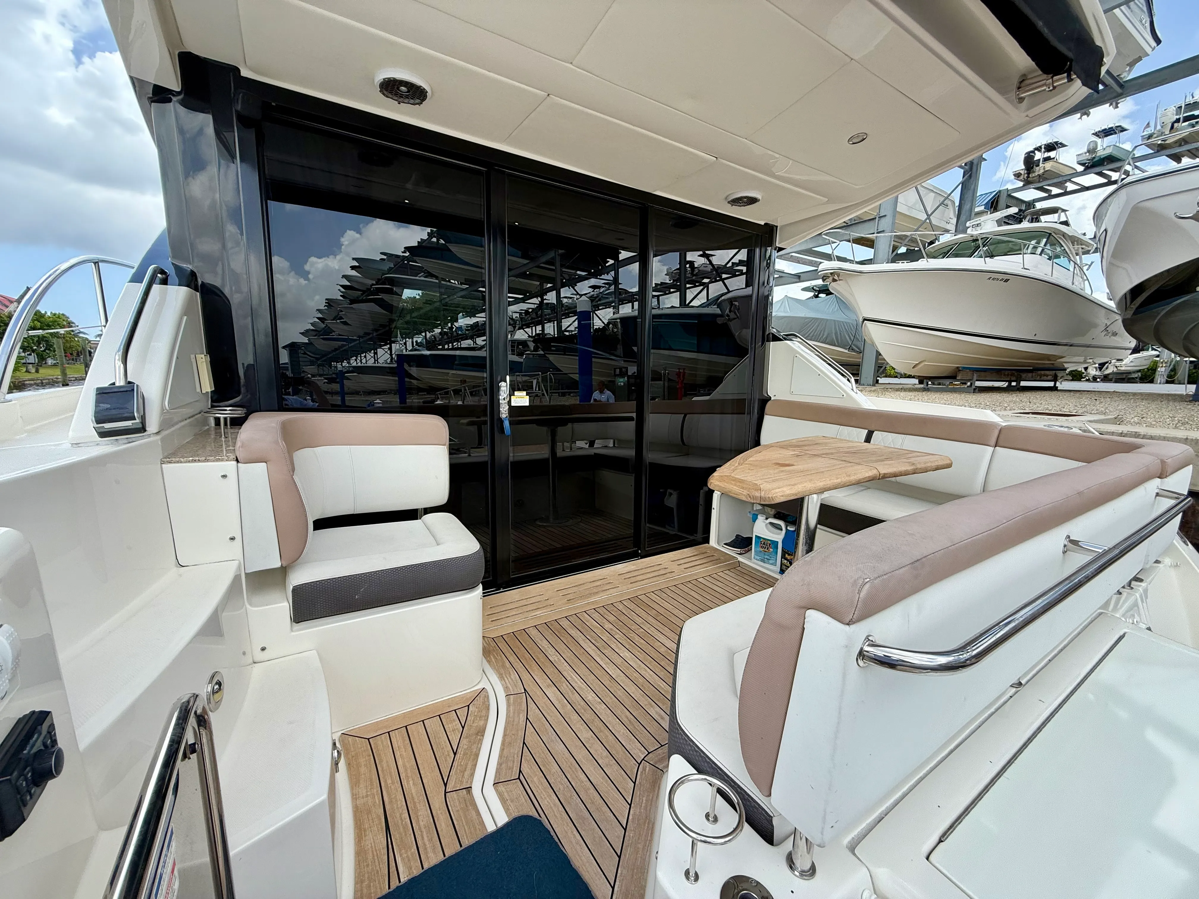 2018 Sea Ray 400 SUNDANCER Image Thumbnail #17