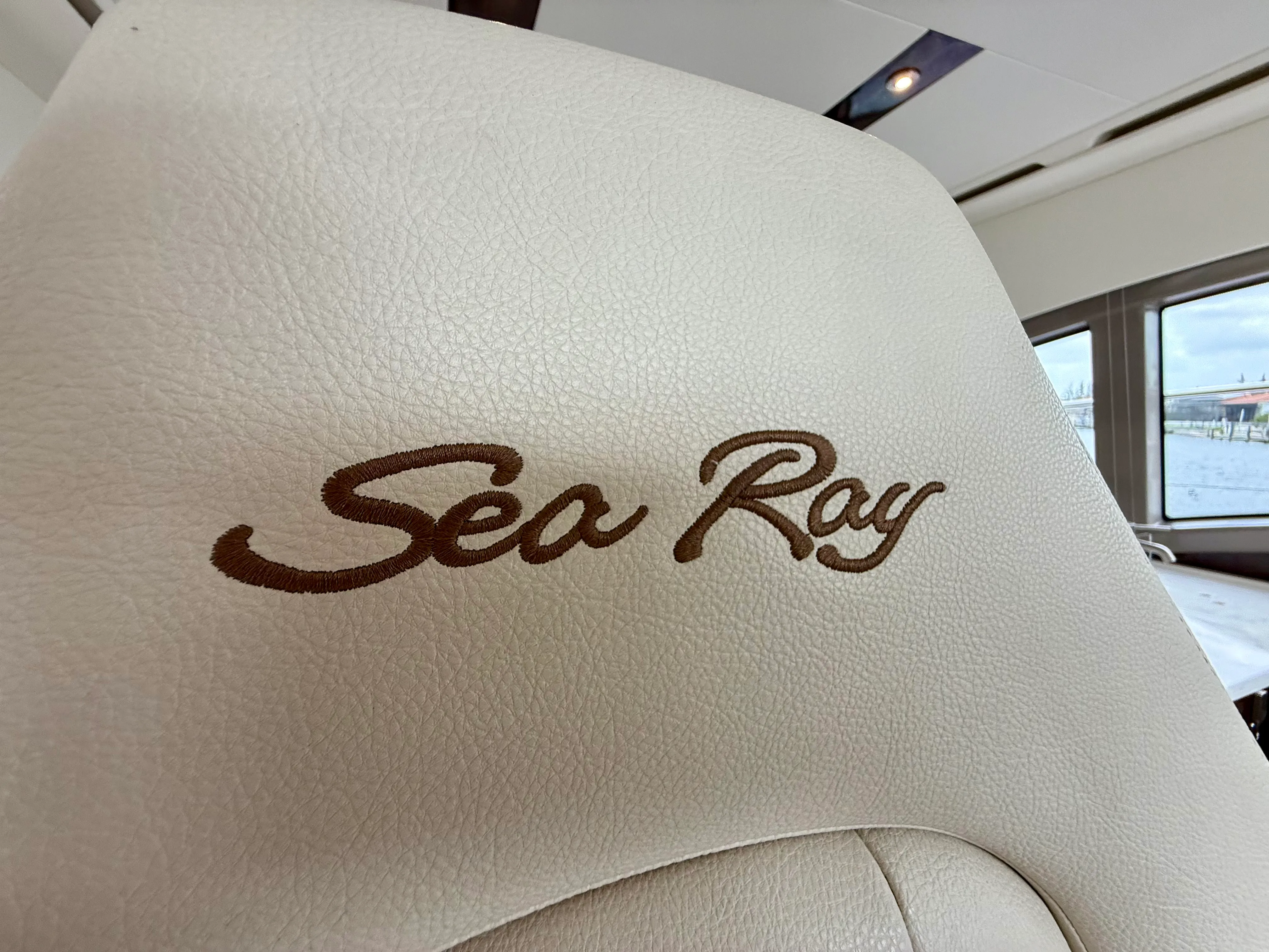 2018 Sea Ray 400 SUNDANCER Image Thumbnail #36
