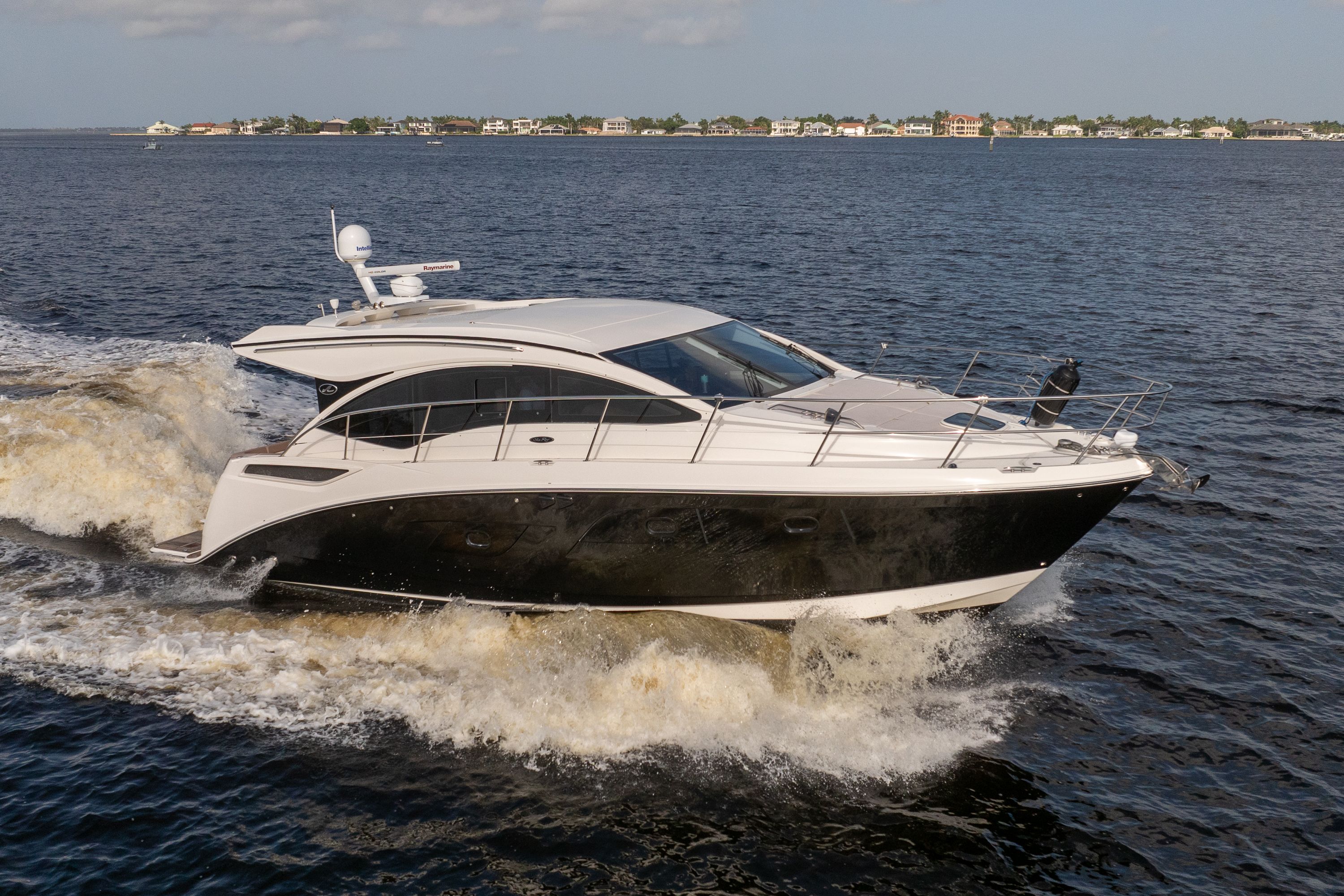 2018 Sea Ray 400 SUNDANCER Image Thumbnail #1