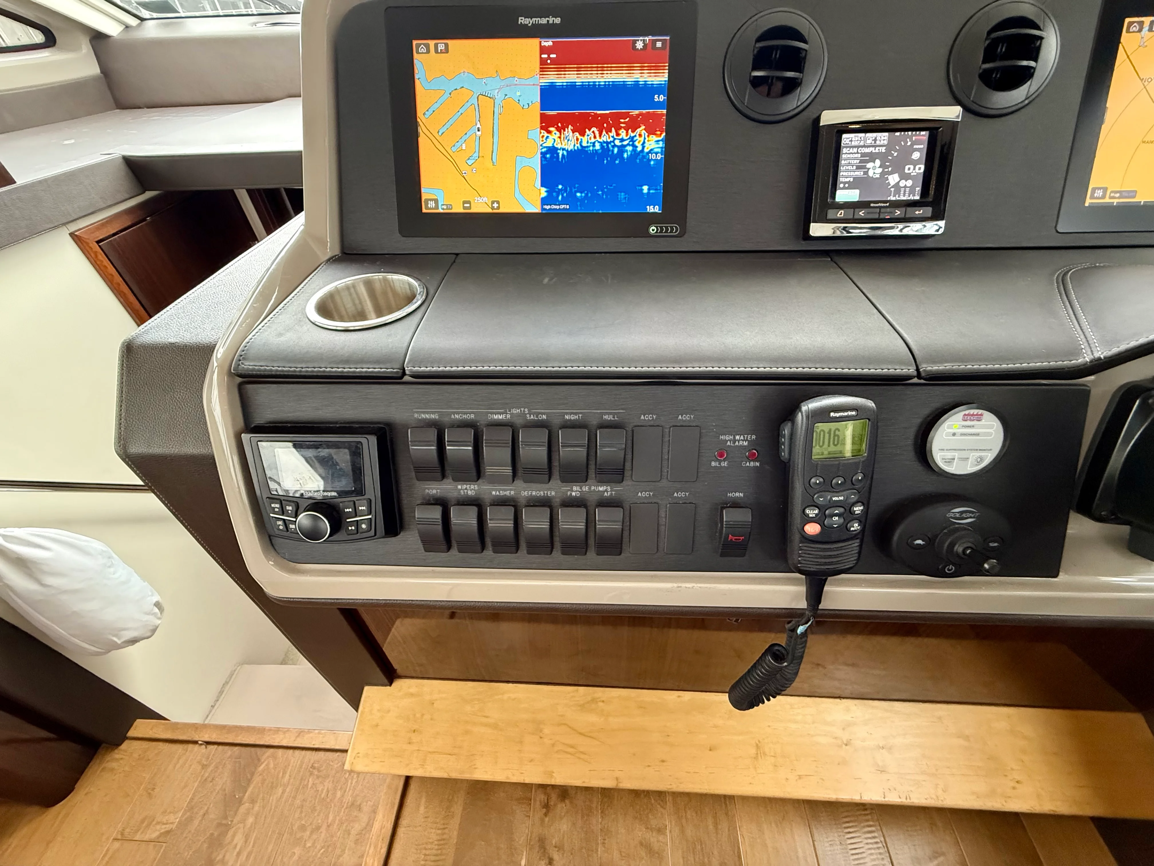 2018 Sea Ray 400 SUNDANCER Image Thumbnail #34