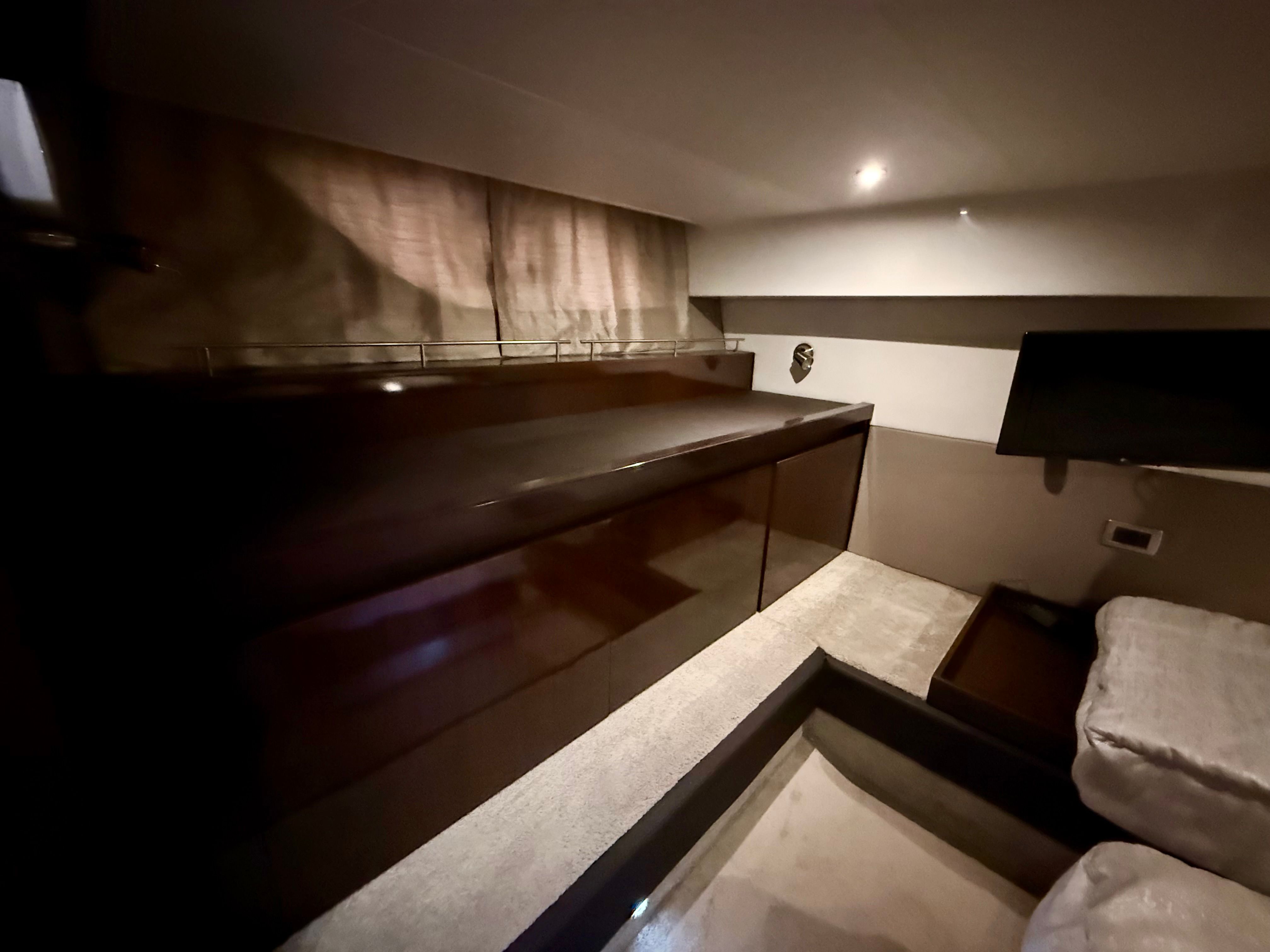 2018 Sea Ray 400 SUNDANCER Image Thumbnail #40