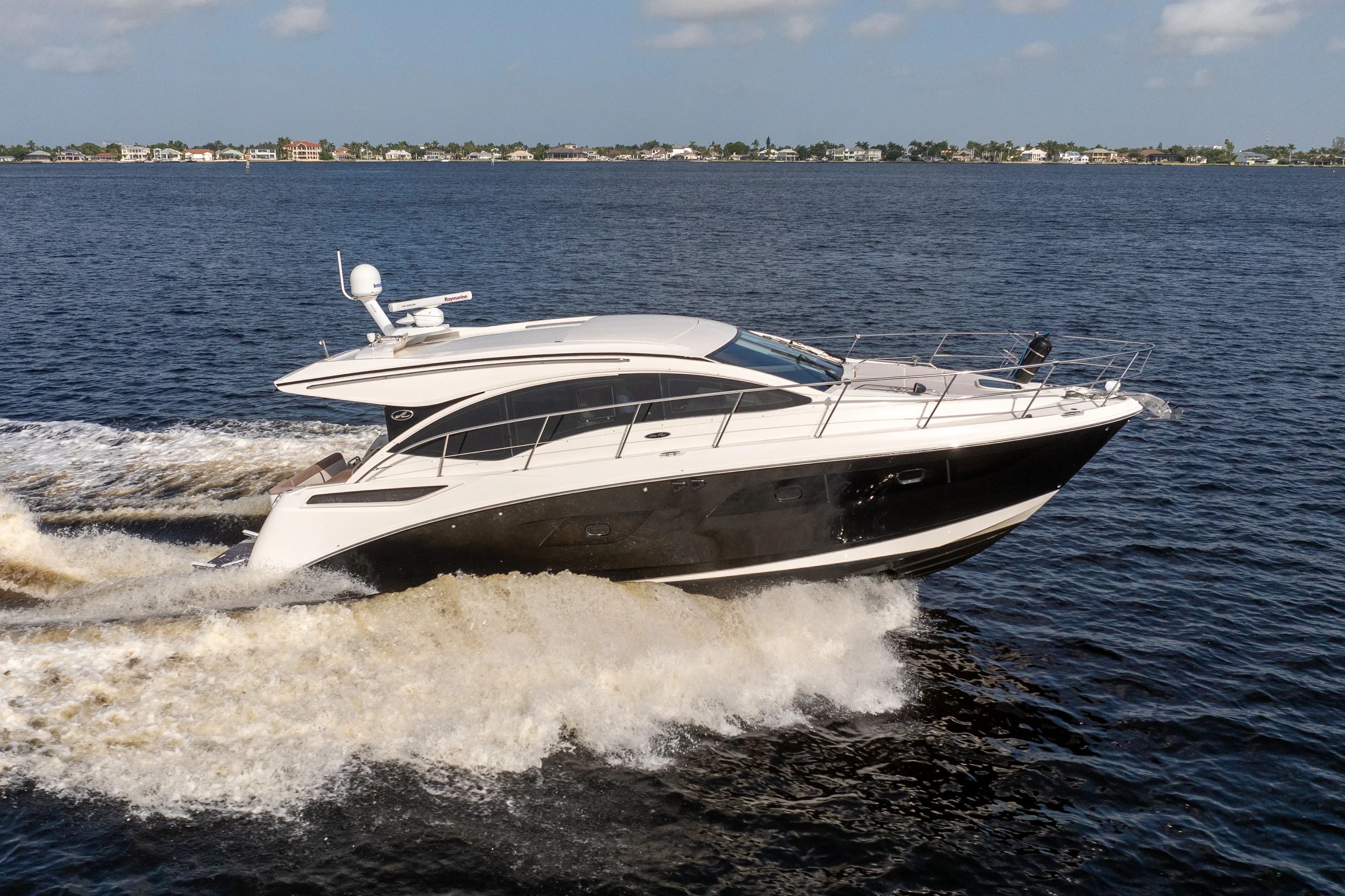 2018 Sea Ray 400 SUNDANCER Image Thumbnail #0
