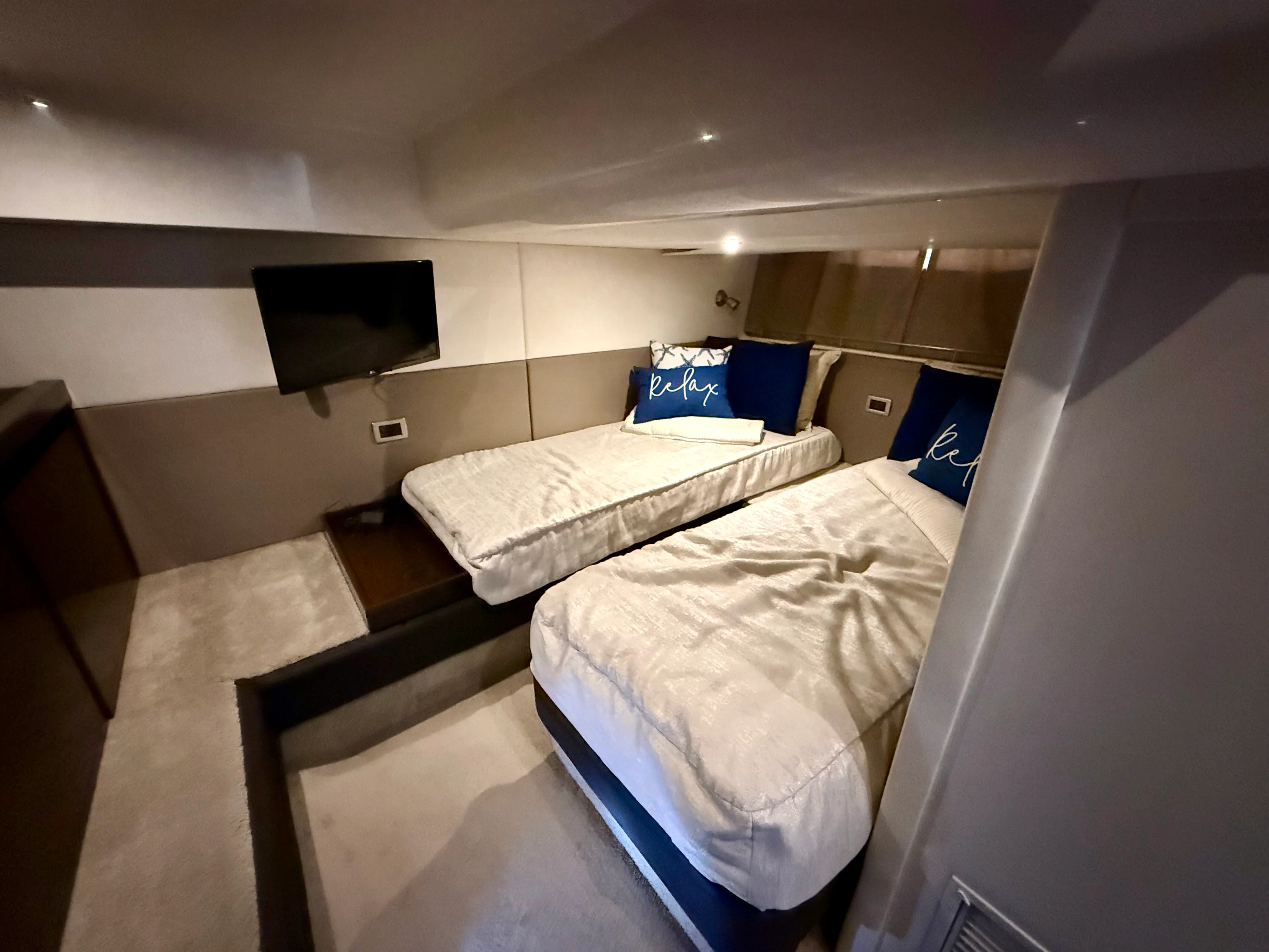 2018 Sea Ray 400 SUNDANCER Image Thumbnail #38