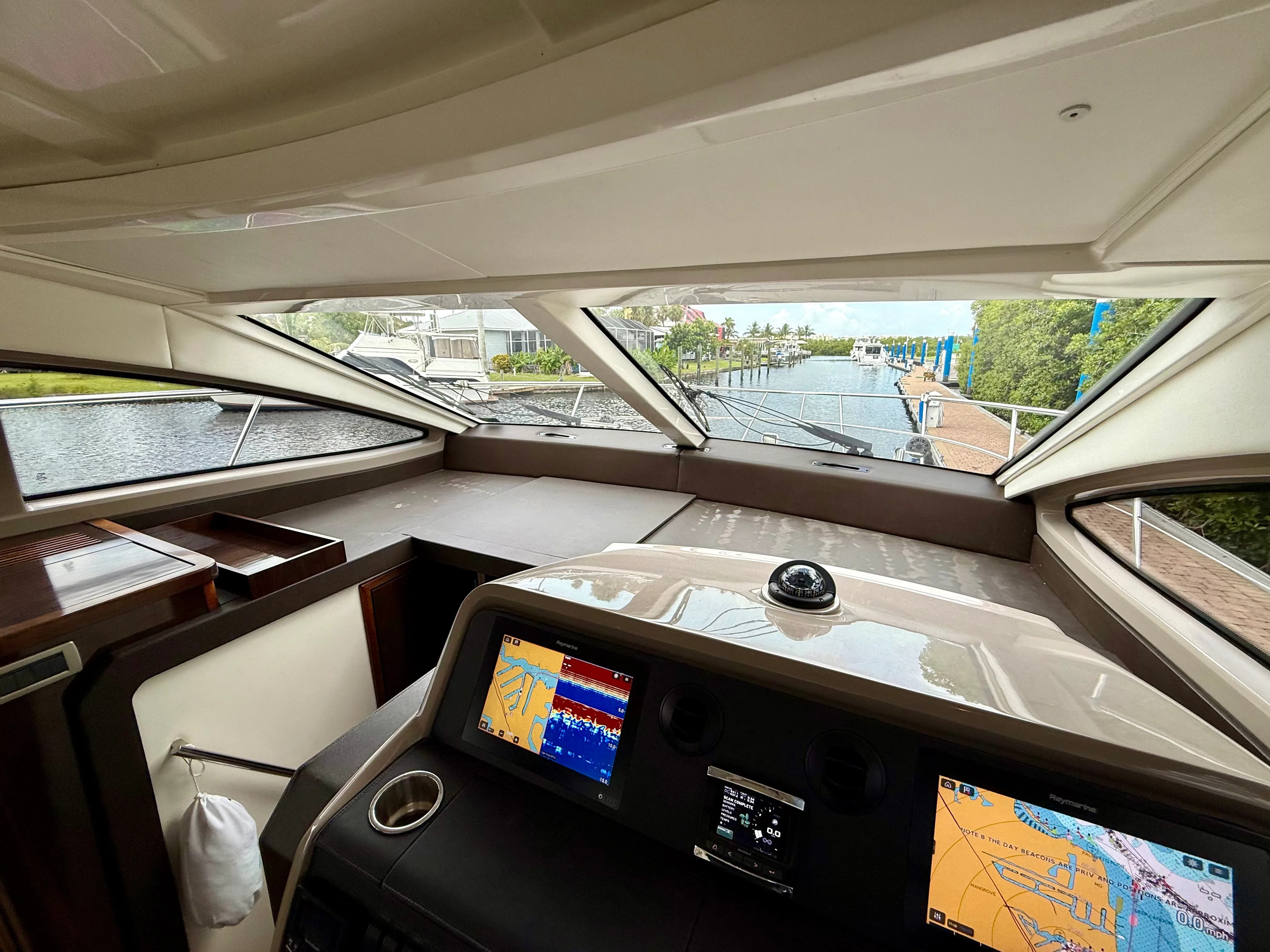 2018 Sea Ray 400 SUNDANCER Image Thumbnail #37