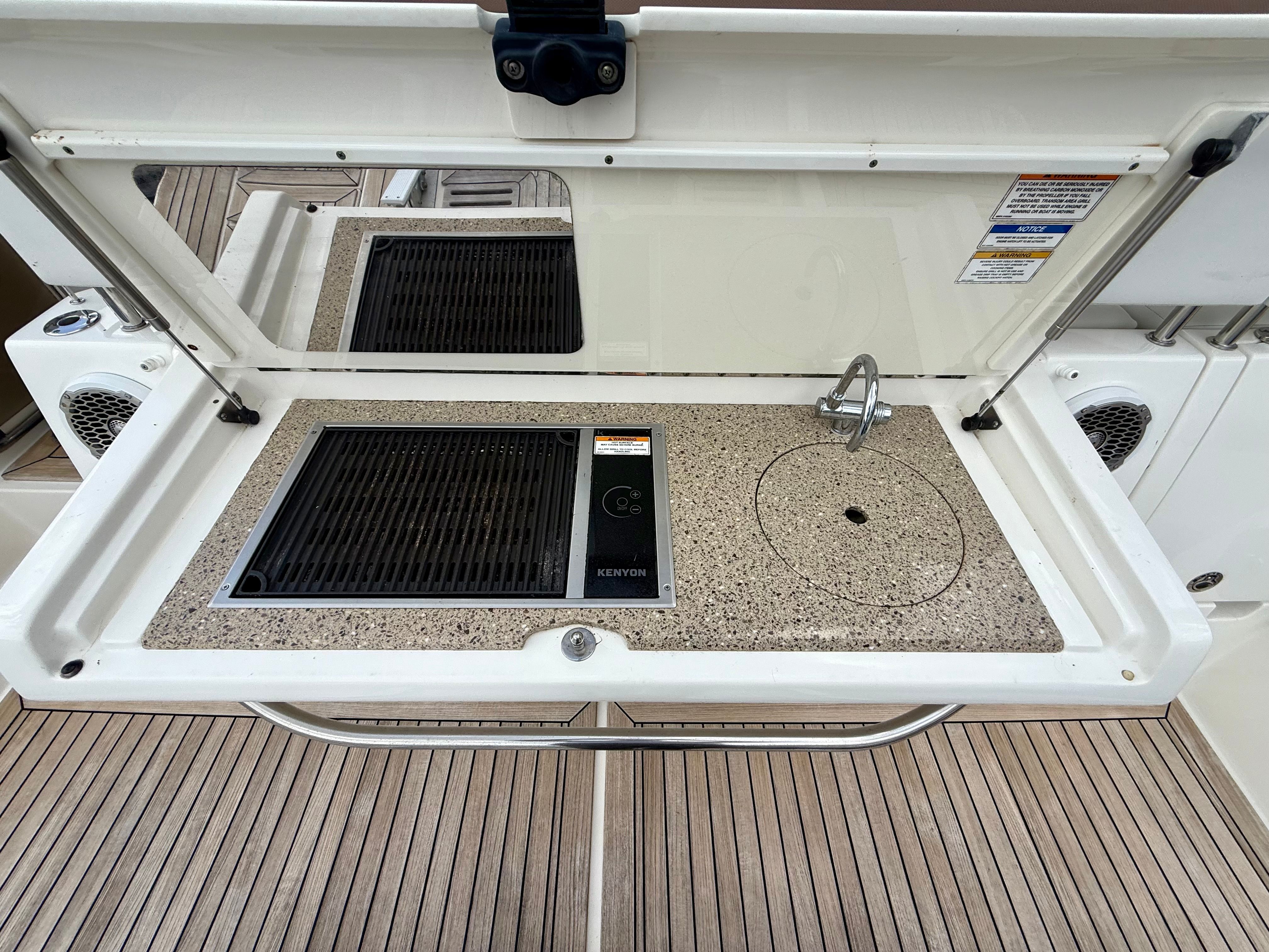 2018 Sea Ray 400 SUNDANCER Image Thumbnail #16