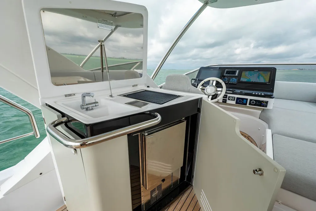 2022 Azimut 55 FLY Image Thumbnail #12